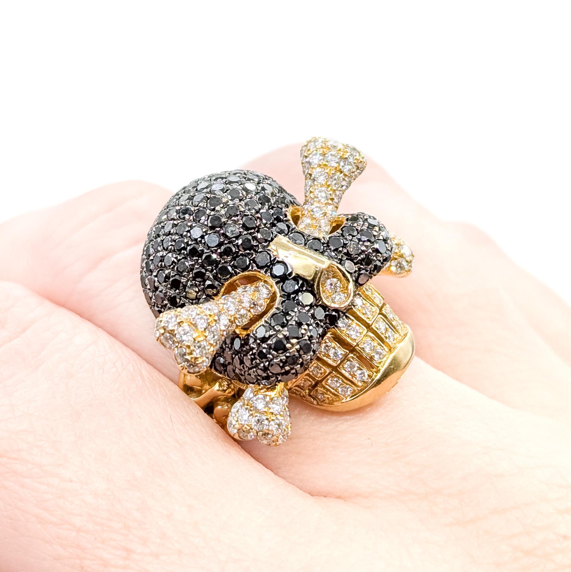 Donna Whiting, anello con teschio di diamanti bianchi e neri in 14k in vendita