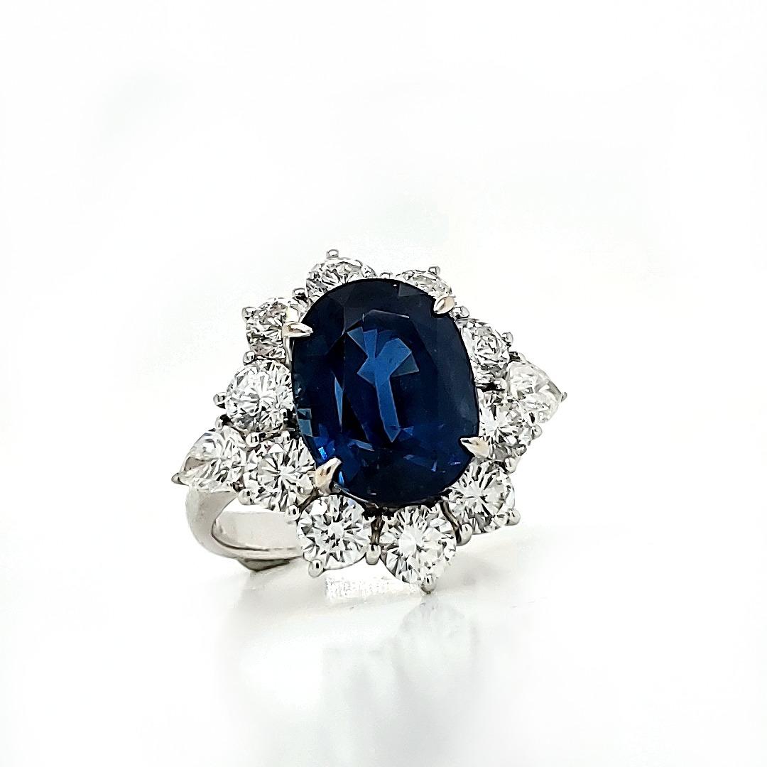 Blue Sapp Platinum Engagement Ring with Excellent Make Diamond Surround In New Condition For Sale In Hong Kong, HK