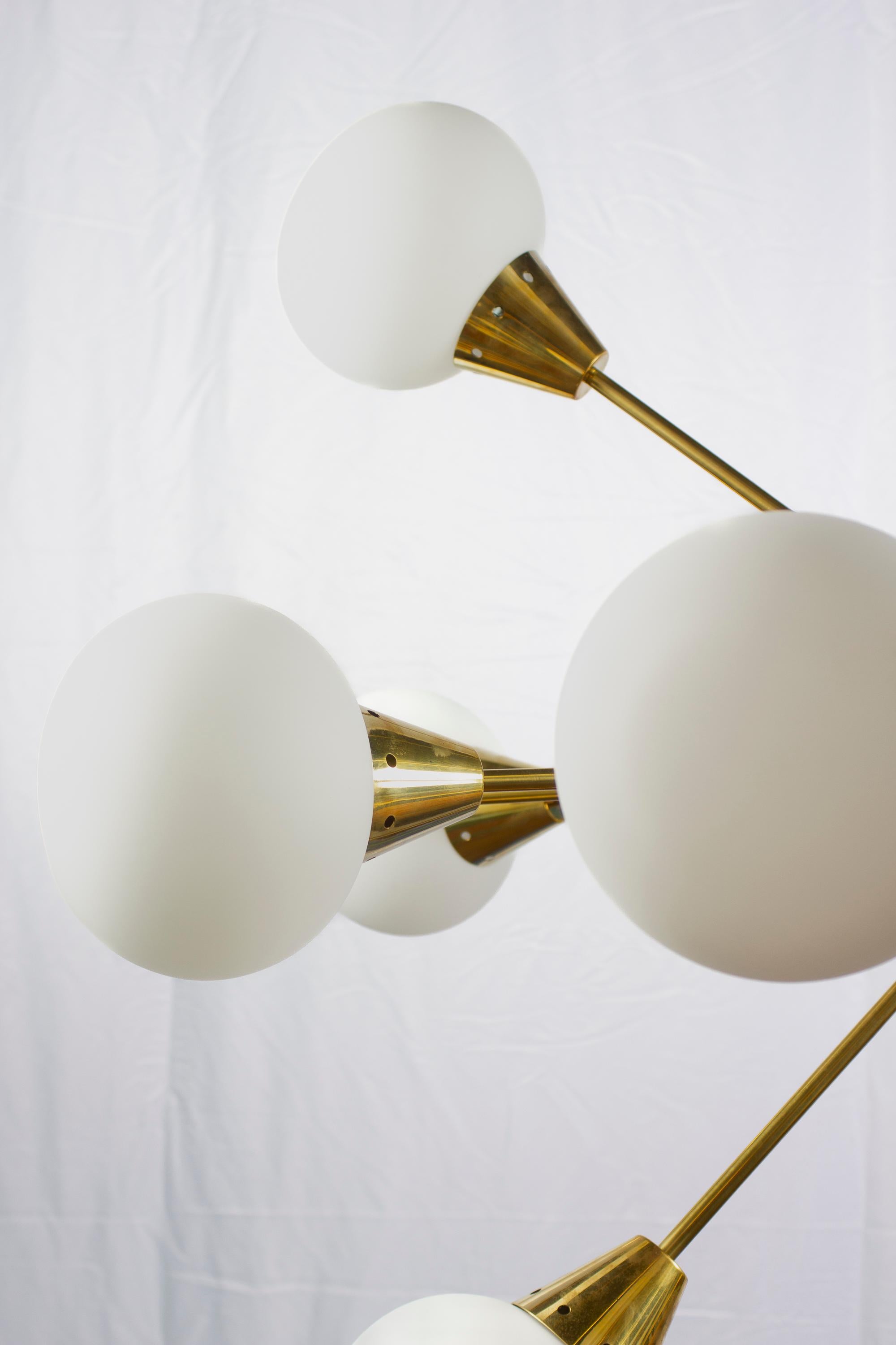 Striking Brass and Opaline Murano Glass Large Sputnik Chandelier Italy 1970' For Sale 4