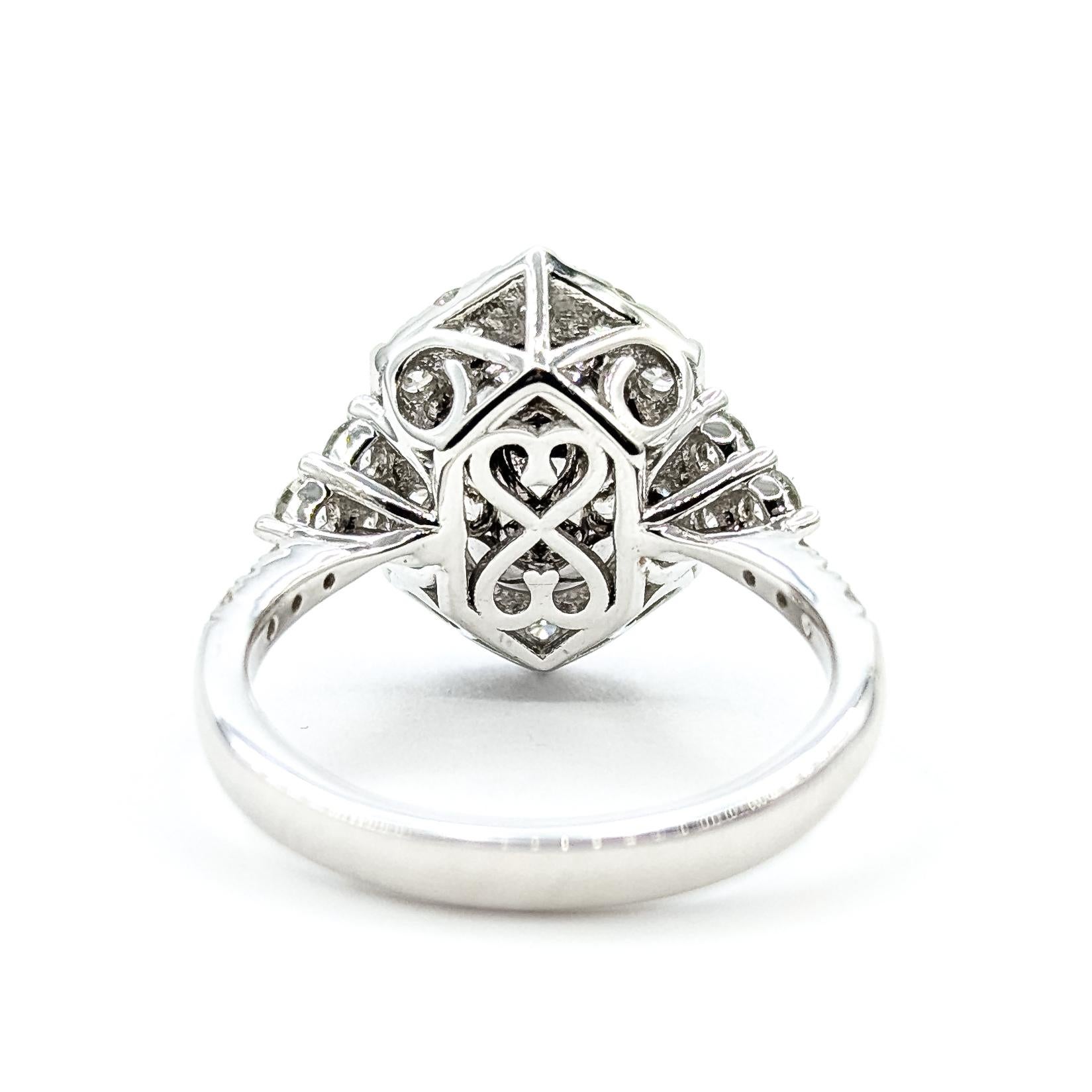 Anello con rubino di Birmania e diamanti a raggiera in platino in vendita 2