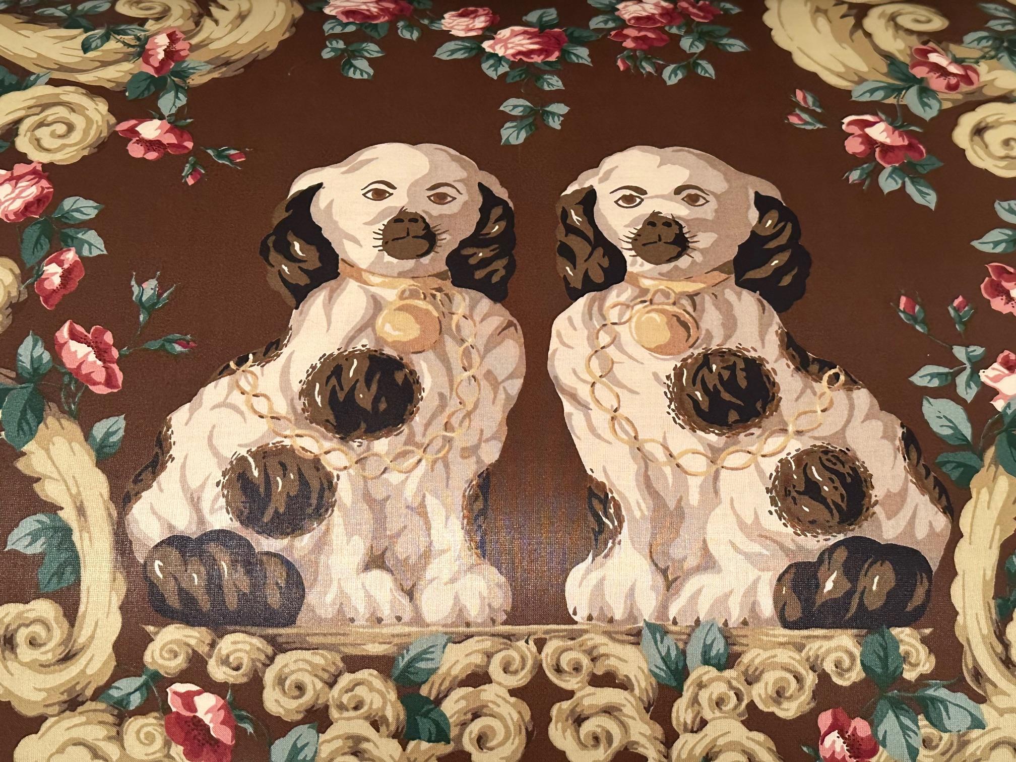 Ravissante banquette en bois de ronce et acajou sculpté avec tissu à motif chien du Staffordshire en vente 6