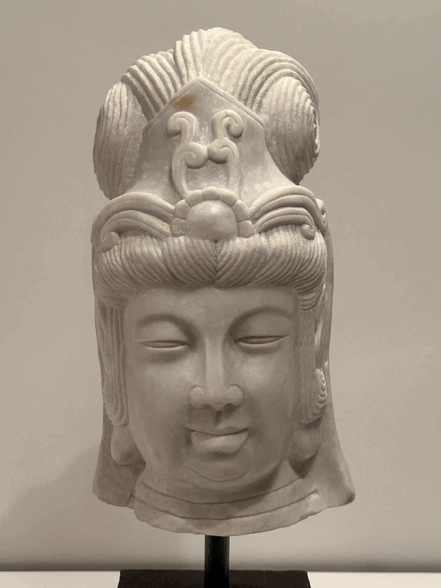 Striking Carved Marble Bust of Quan Yin Figure on Custom Stand For Sale 5