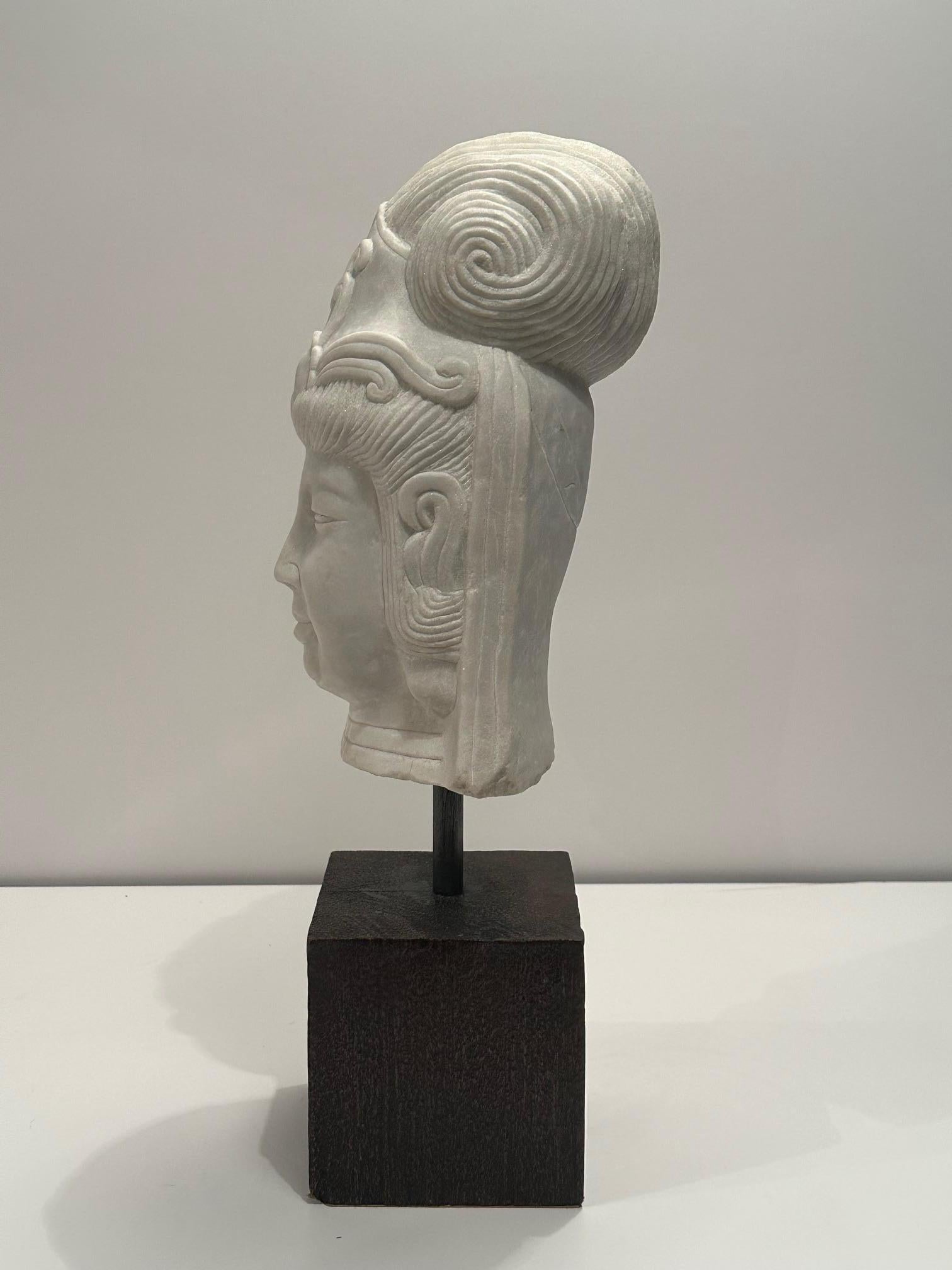 Striking Carved Marble Bust of Quan Yin Figure on Custom Stand In Good Condition For Sale In Hopewell, NJ