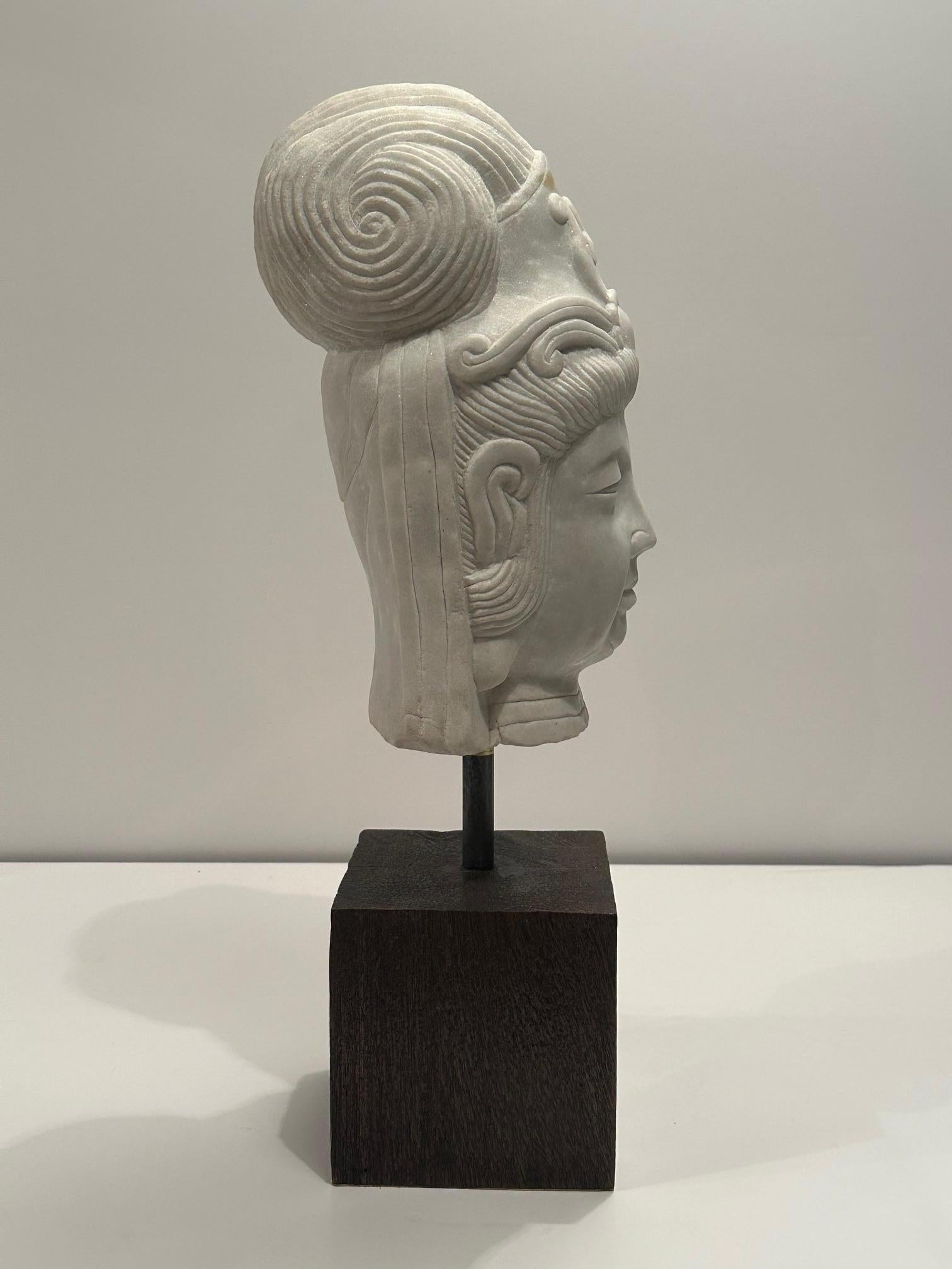 Striking Carved Marble Bust of Quan Yin Figure on Custom Stand For Sale 2