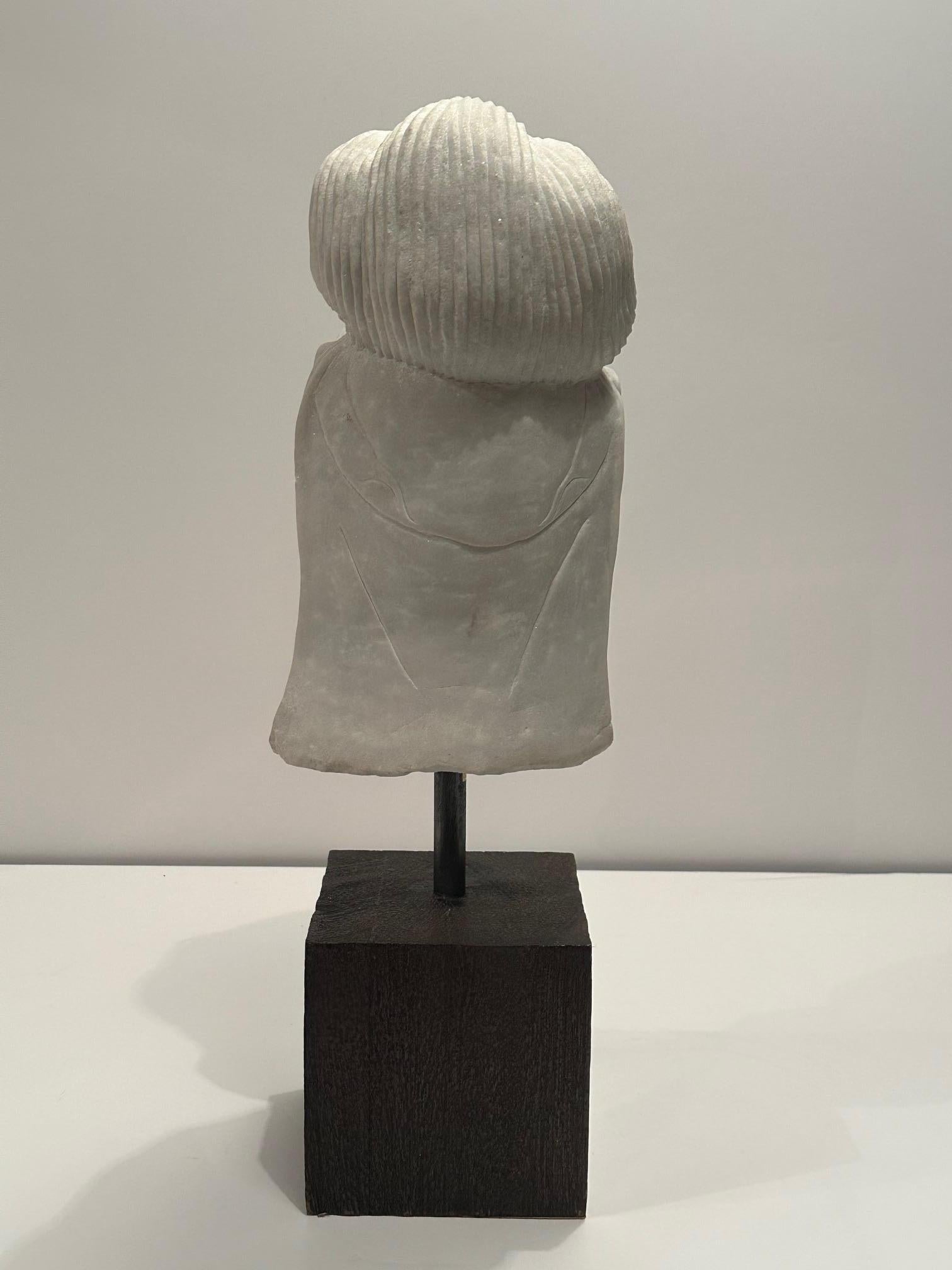 Striking Carved Marble Bust of Quan Yin Figure on Custom Stand For Sale 3