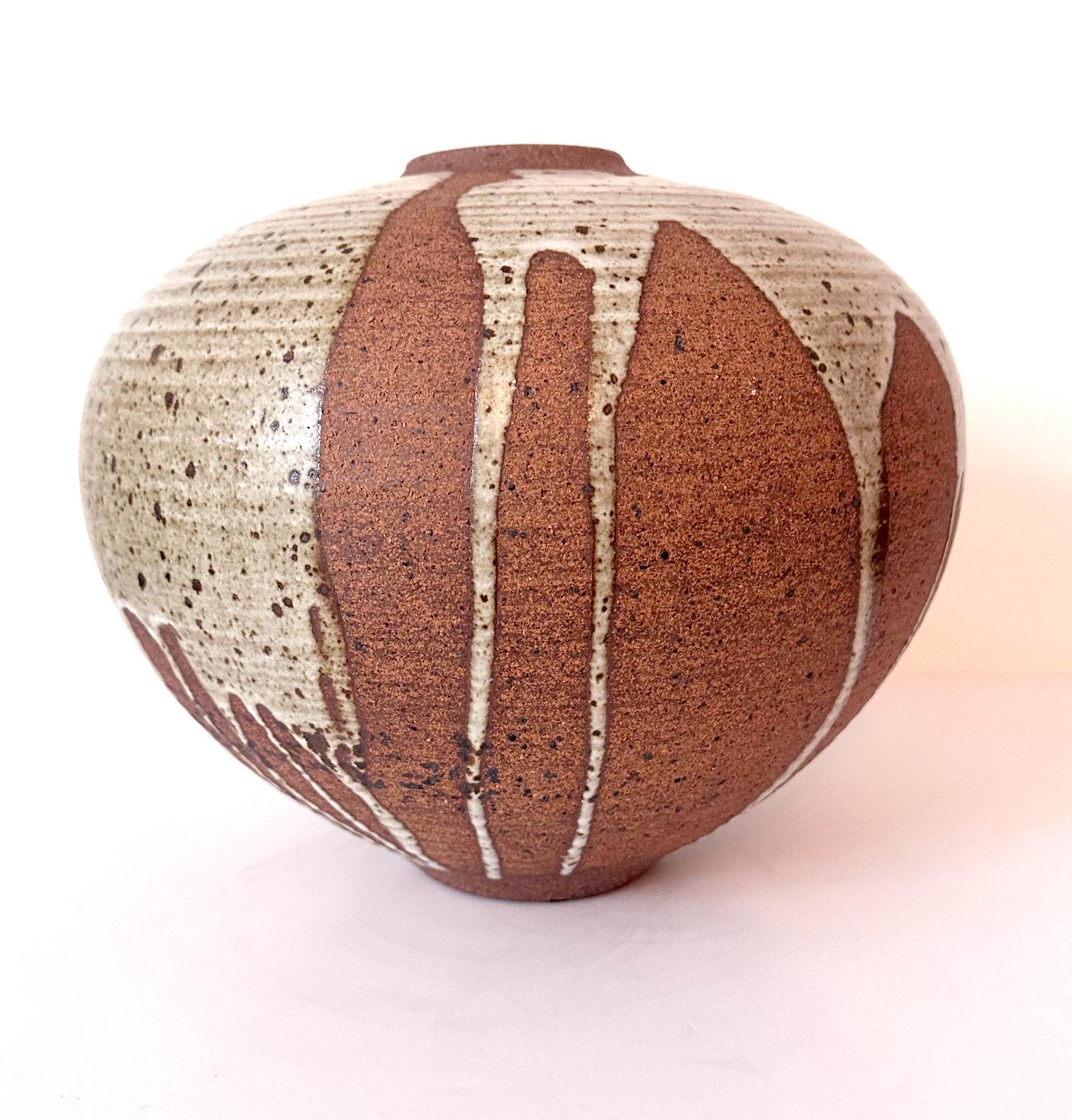 Auffällige Keramikvase mit schwebender Glasur von Vivika und Otto Heino (Glasiert) im Angebot