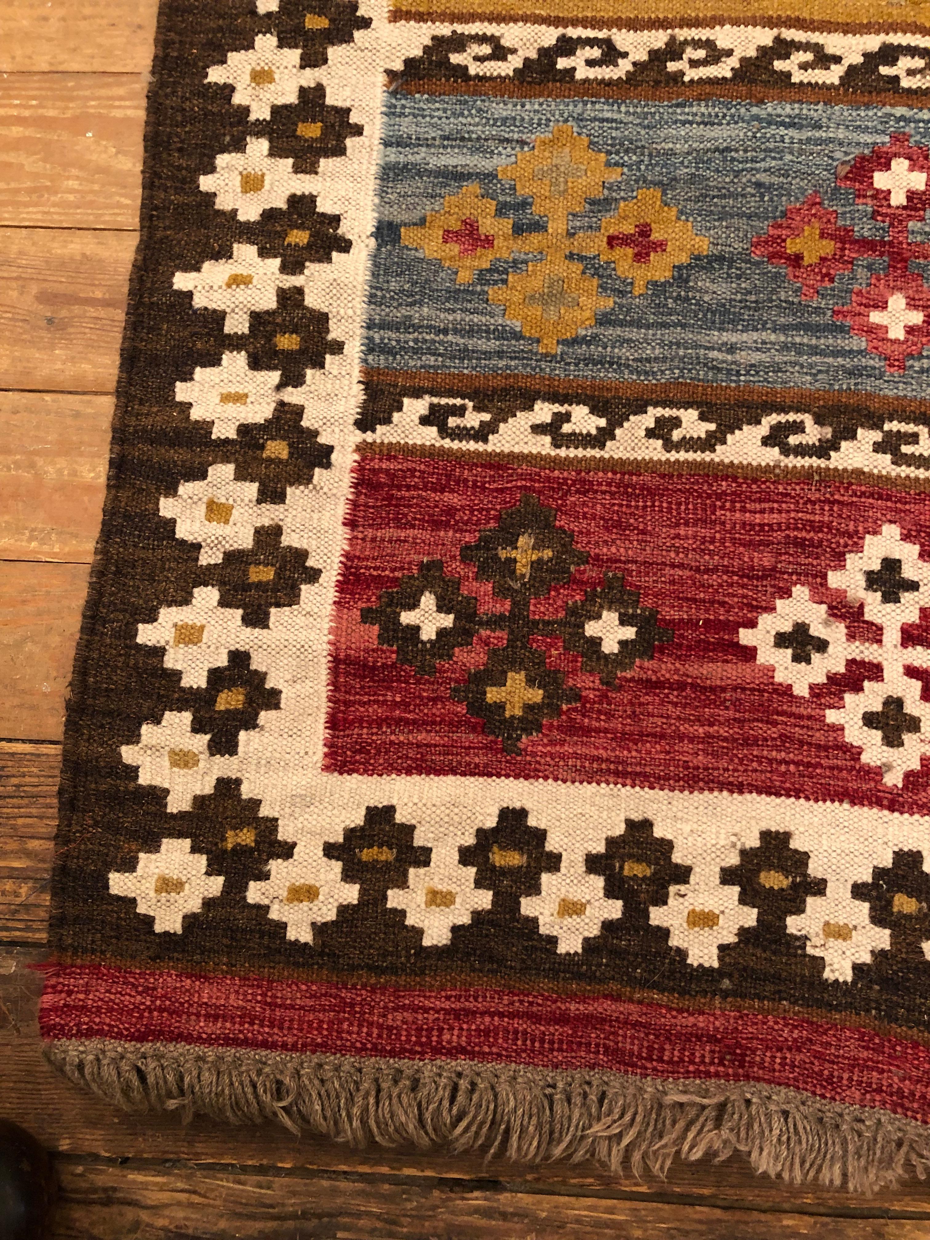 Striking Classic Kilim Rug in Brown Rust Blue and Cream In Good Condition For Sale In Hopewell, NJ