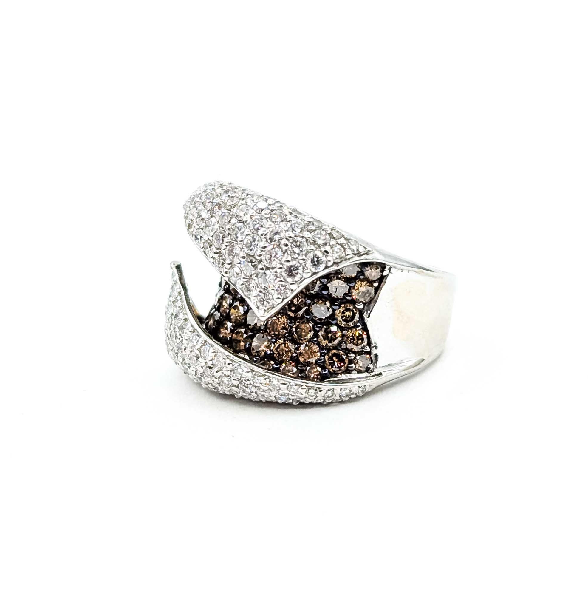 Contemporain Whiting Diamond Wave Ring en or blanc 18k en vente