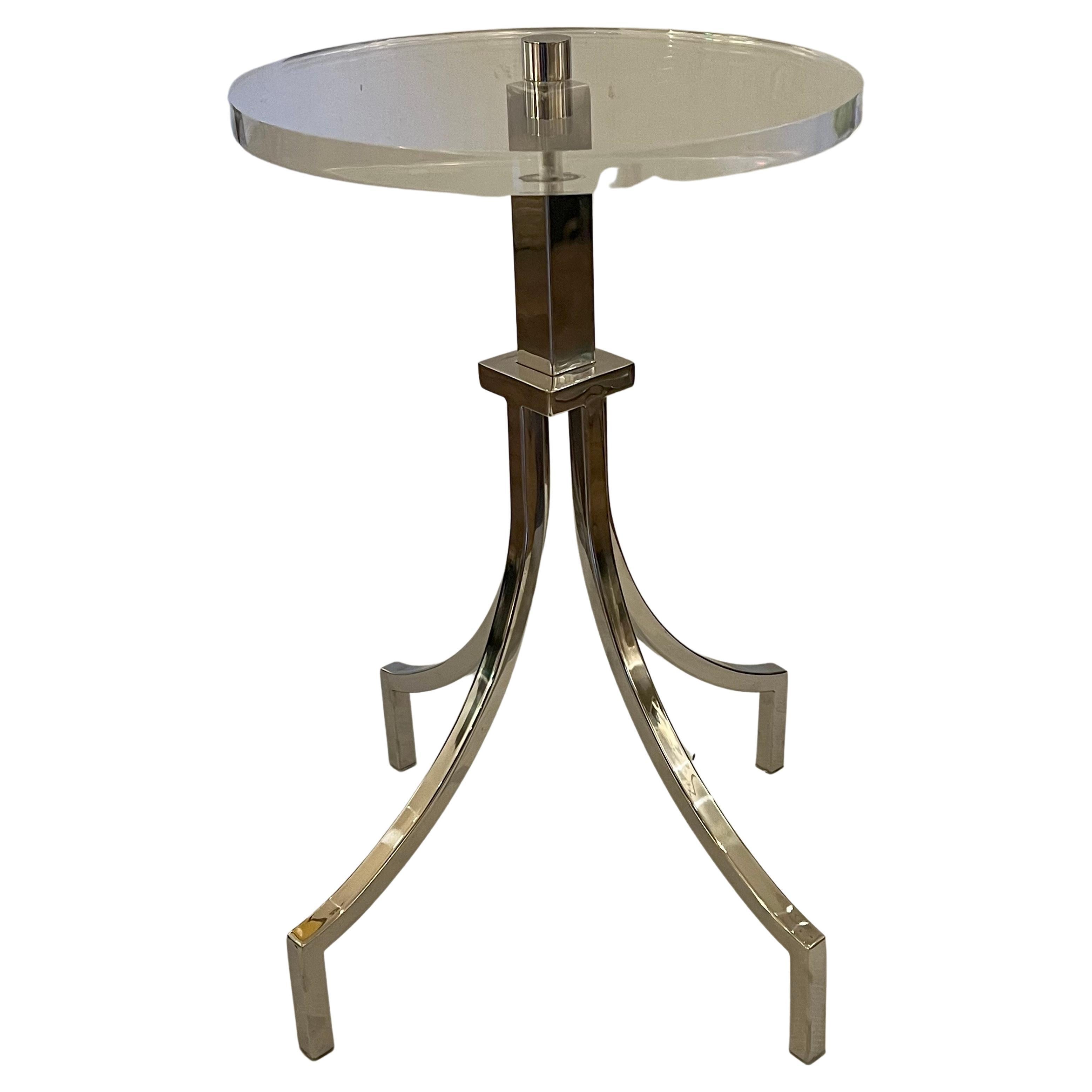 Magnifique table de cocktail élégante de type Elegon, en acier nickelé et plateau rond en lucite d'une épaisseur de 1