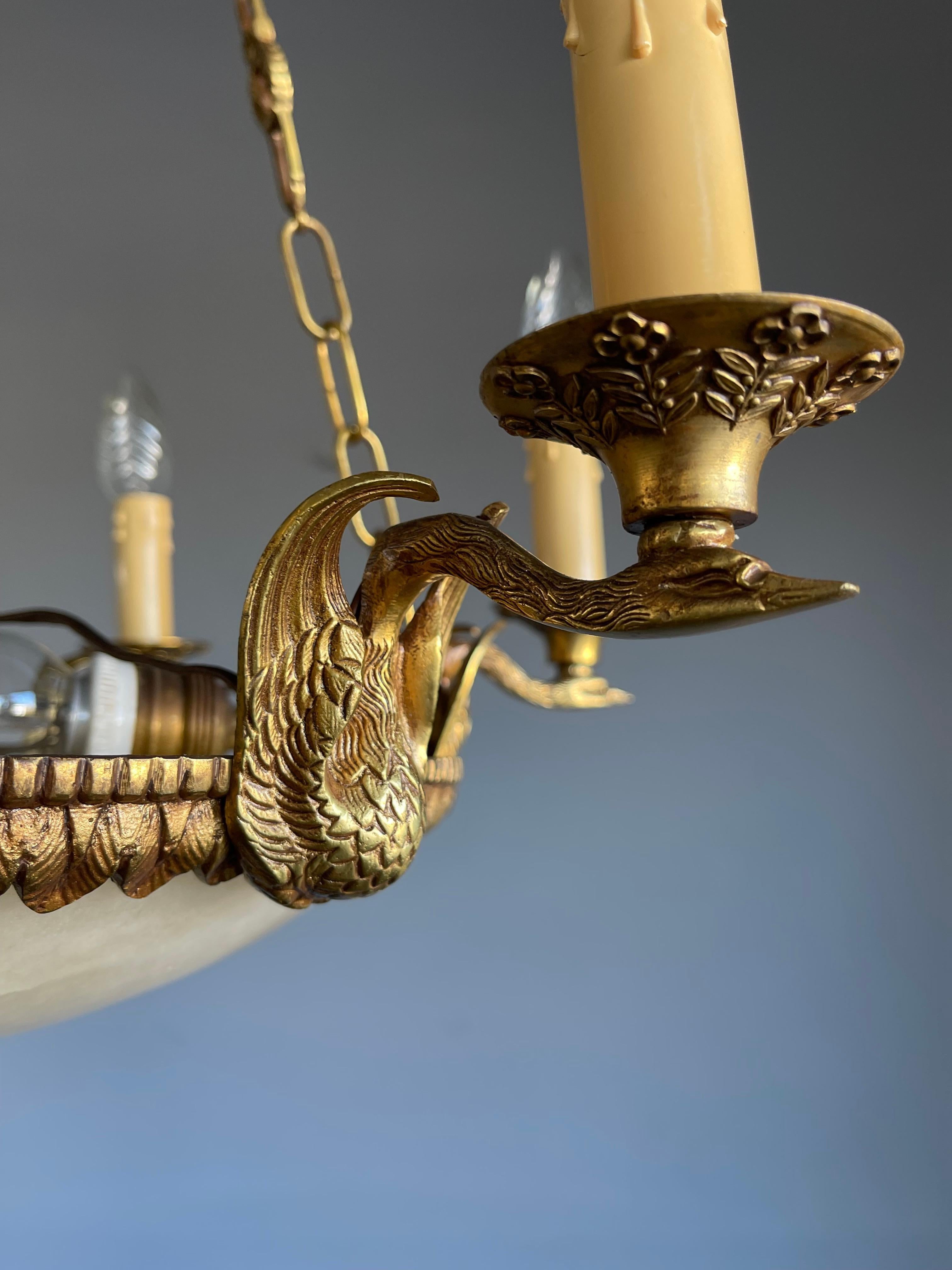 Lampada a sospensione in stile impero in bronzo dorato, vetro di cristallo e pietra d'alabastro in vendita 3