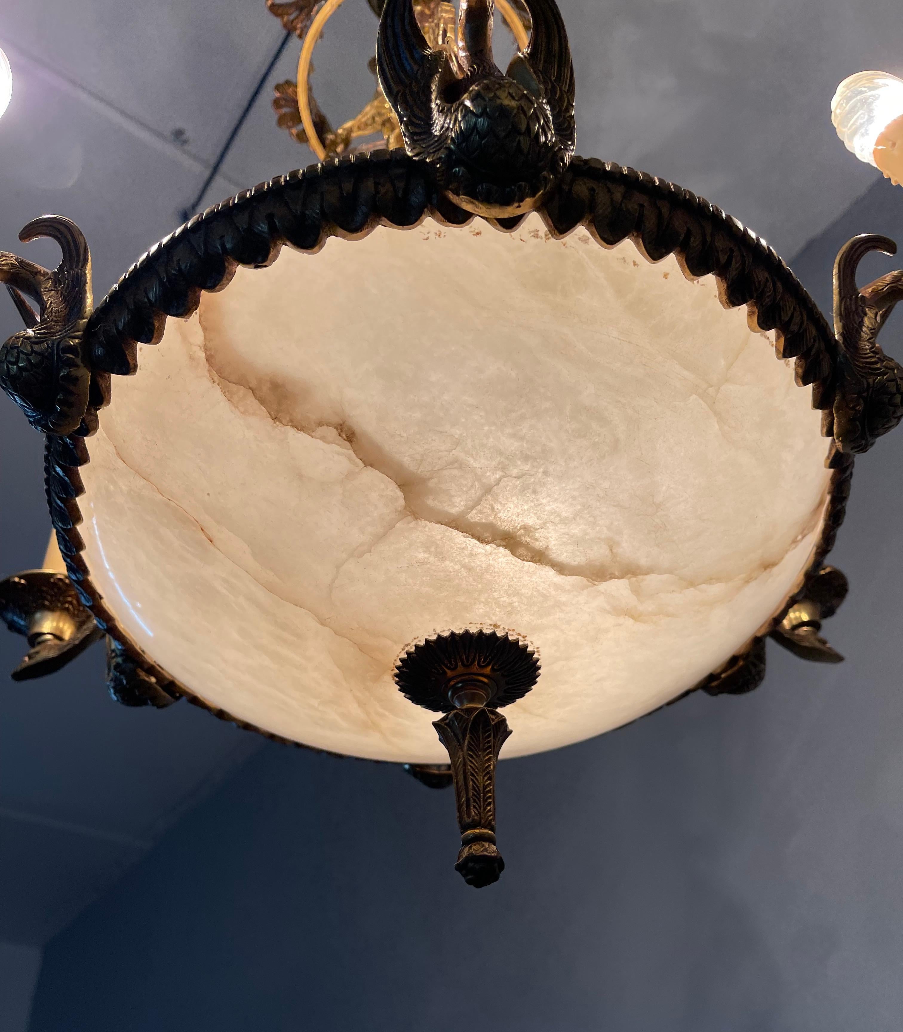 Lampada a sospensione in stile impero in bronzo dorato, vetro di cristallo e pietra d'alabastro in vendita 8
