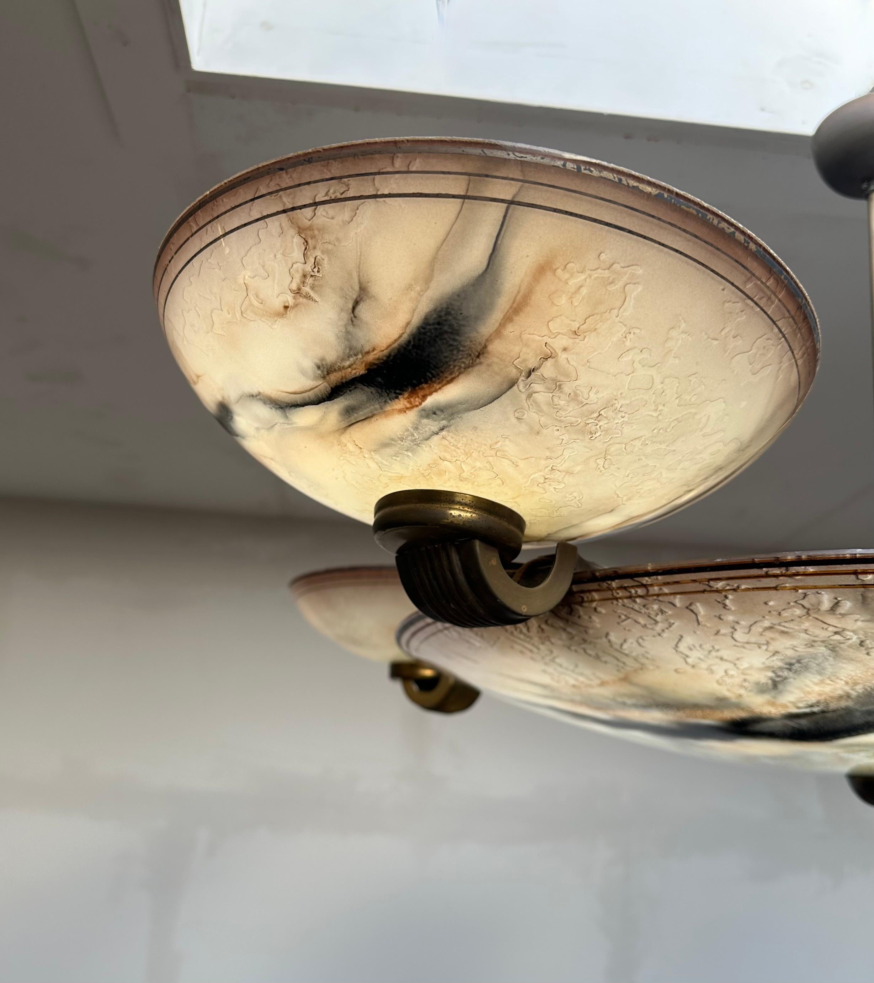 Magnifique & Extra Large Lustre Art Déco en Verre et Laiton, Pendentif à Dix Lumières en vente 3