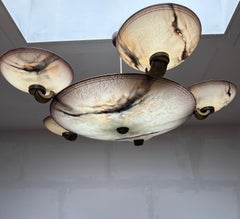 Auffälliger und extra großer Art-Déco-Kronleuchter aus Glas, Kunst und Messing, Zehn-Leuchten-Anhänger