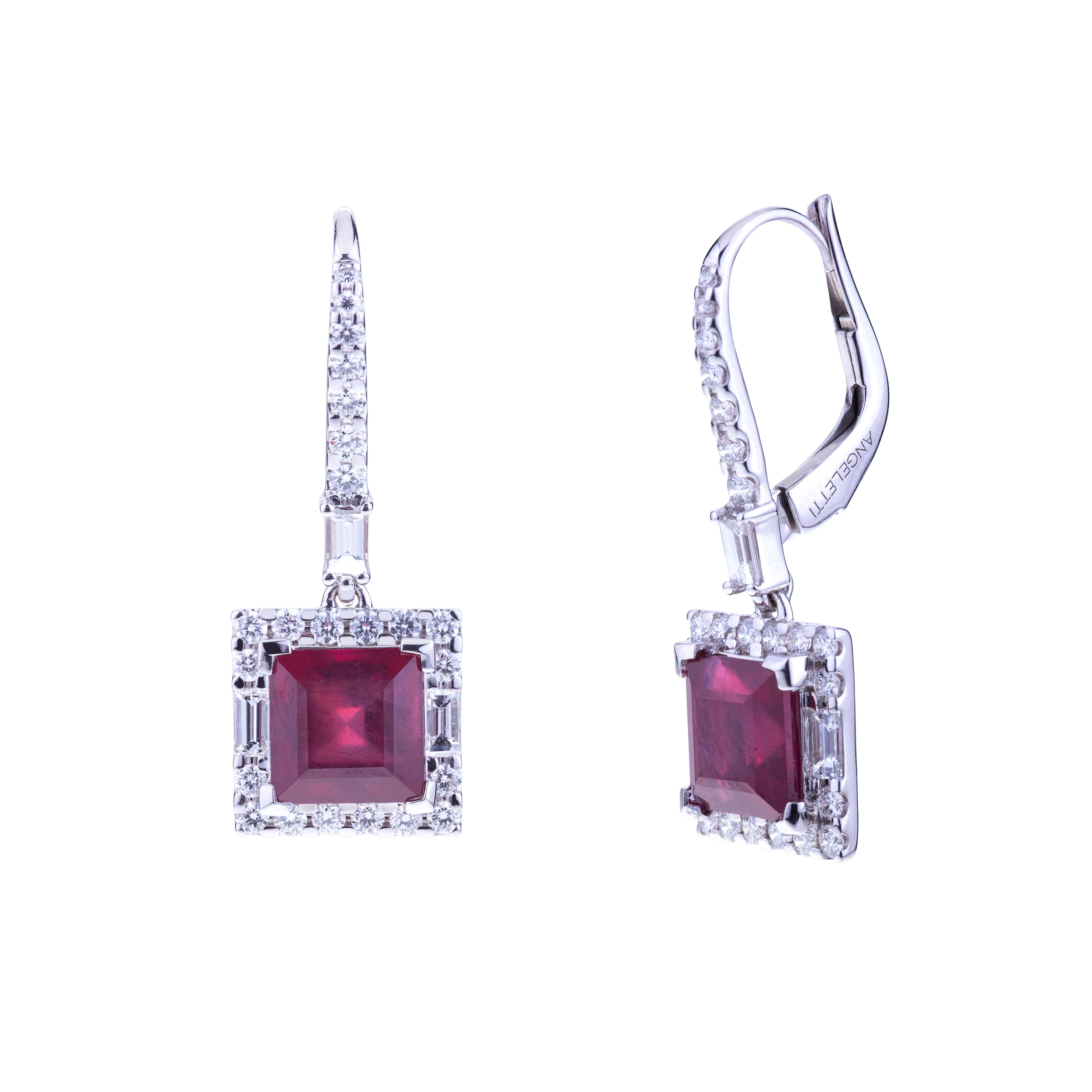 Contemporain Boucles d'oreilles carrées en rubis à facettes et symétrie royale serties de diamants en vente