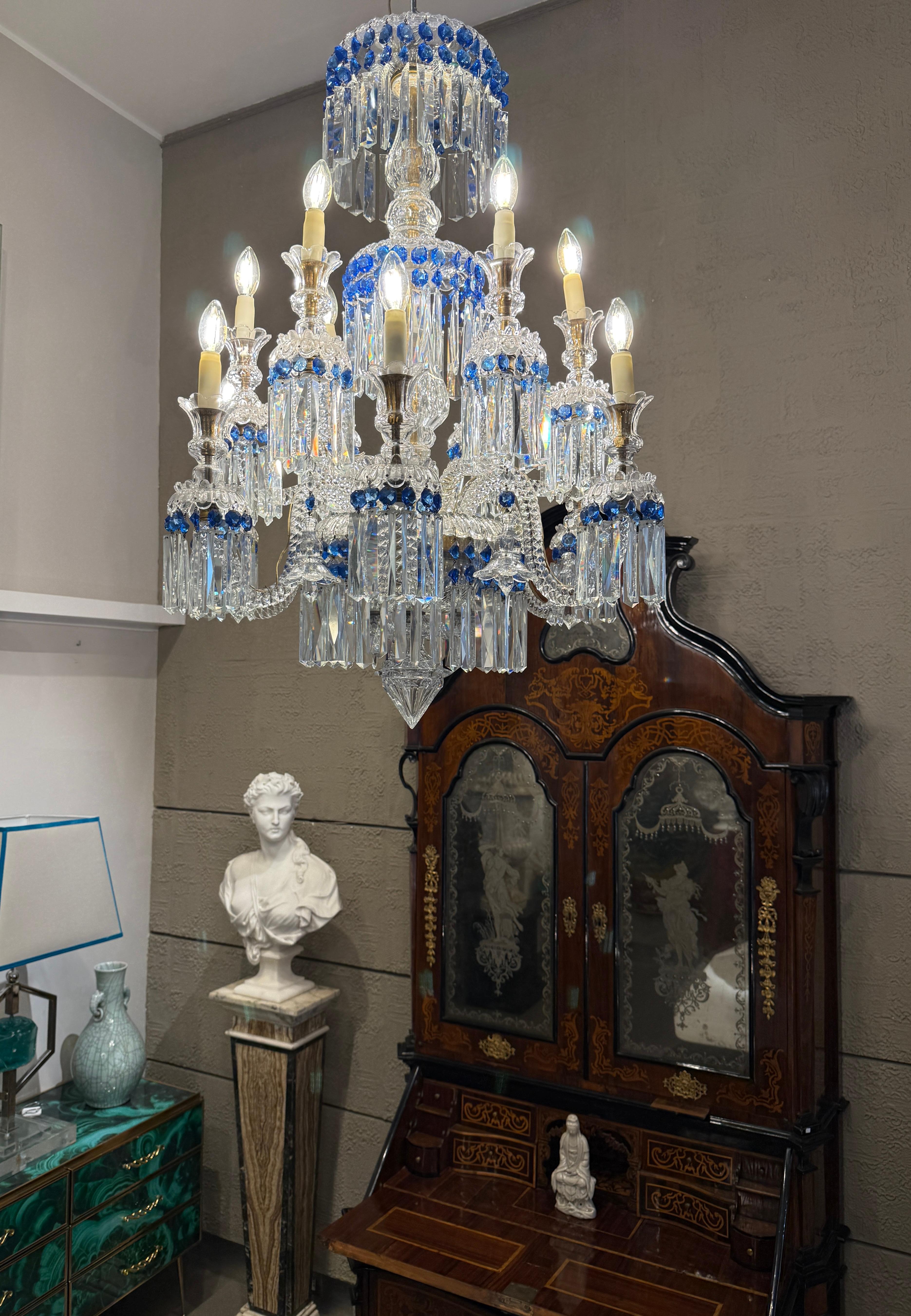 Metà XX secolo Cristallo francese trasparente e blu di grande effetto  Lampadario 1940'