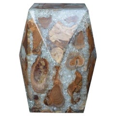 Tabouret géométrique en résine et Wood. U.S.A. 1980's.