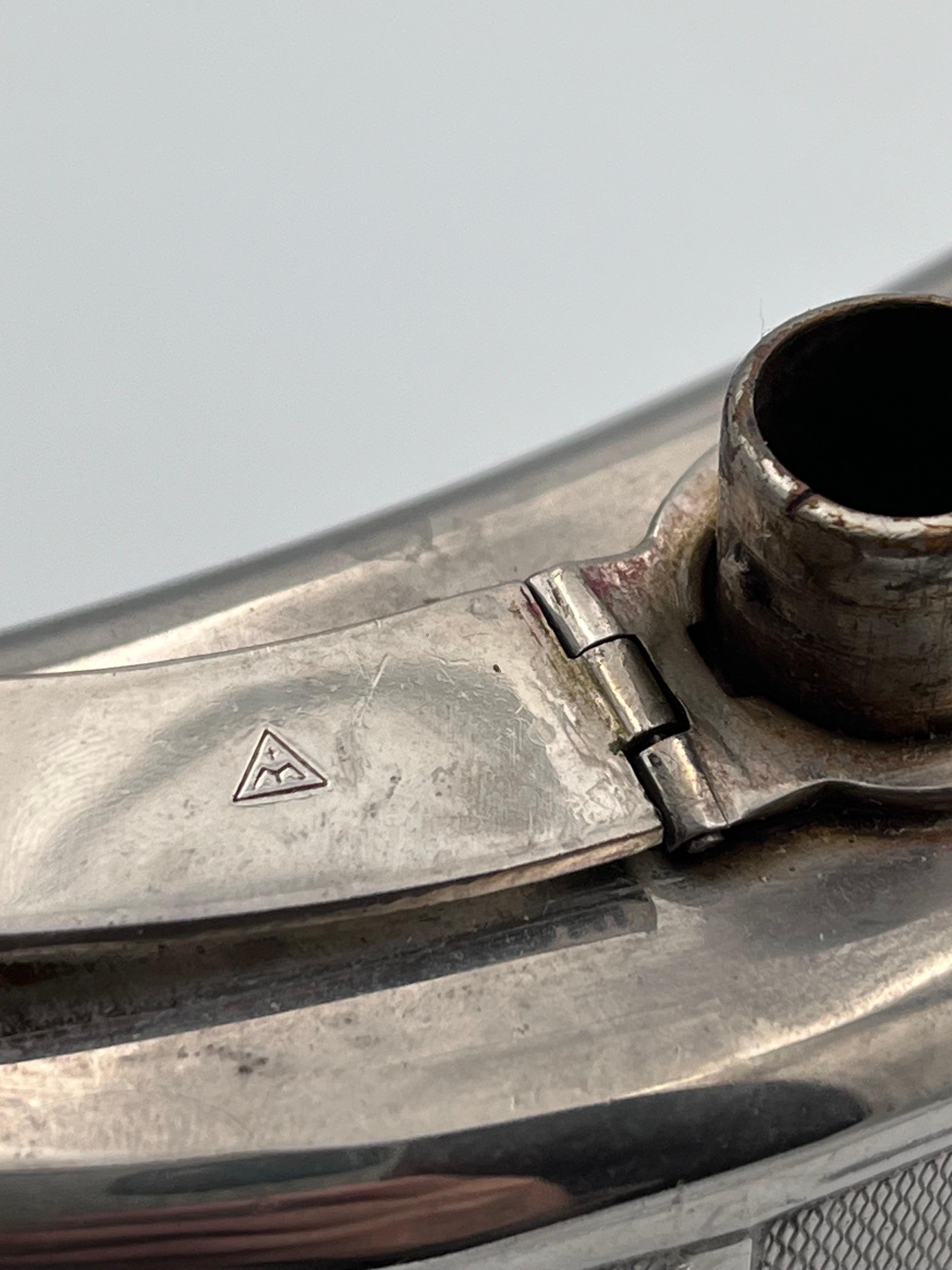 Auffälliger deutscher Art Deco Flachmann mit Kartusche und strukturiertem Design, ca. 1920er Jahre im Angebot 3