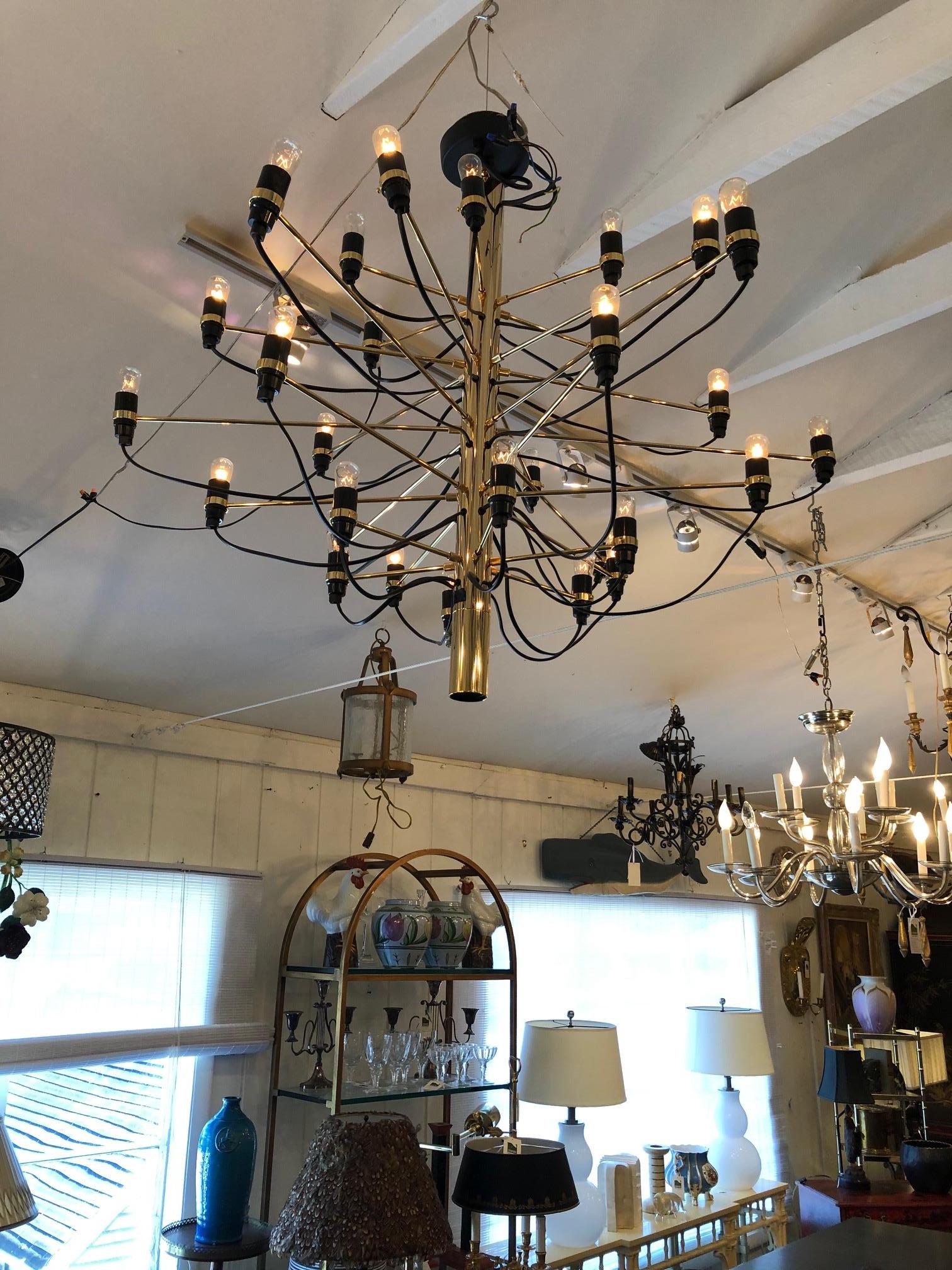 Striking Gino Sarfatti Multi Tiered Mid Century Modern Chandelier For Sale 3