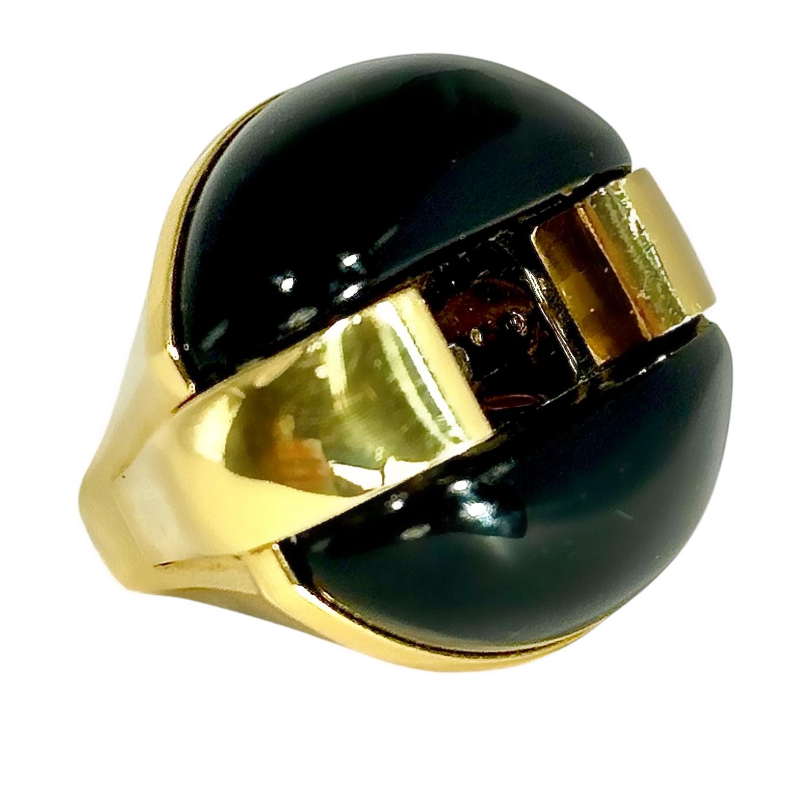 Striking Gold and Onyx Statement Ring For Sale 4