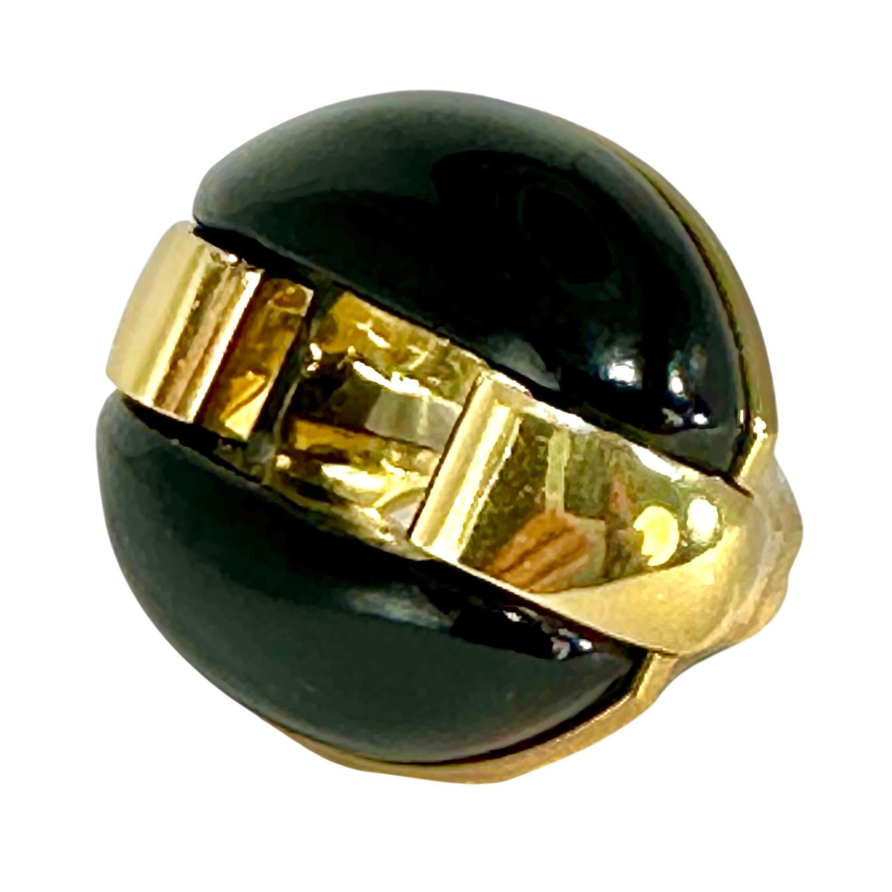 Striking Gold and Onyx Statement Ring In Excellent Condition For Sale In Palm Beach, FL