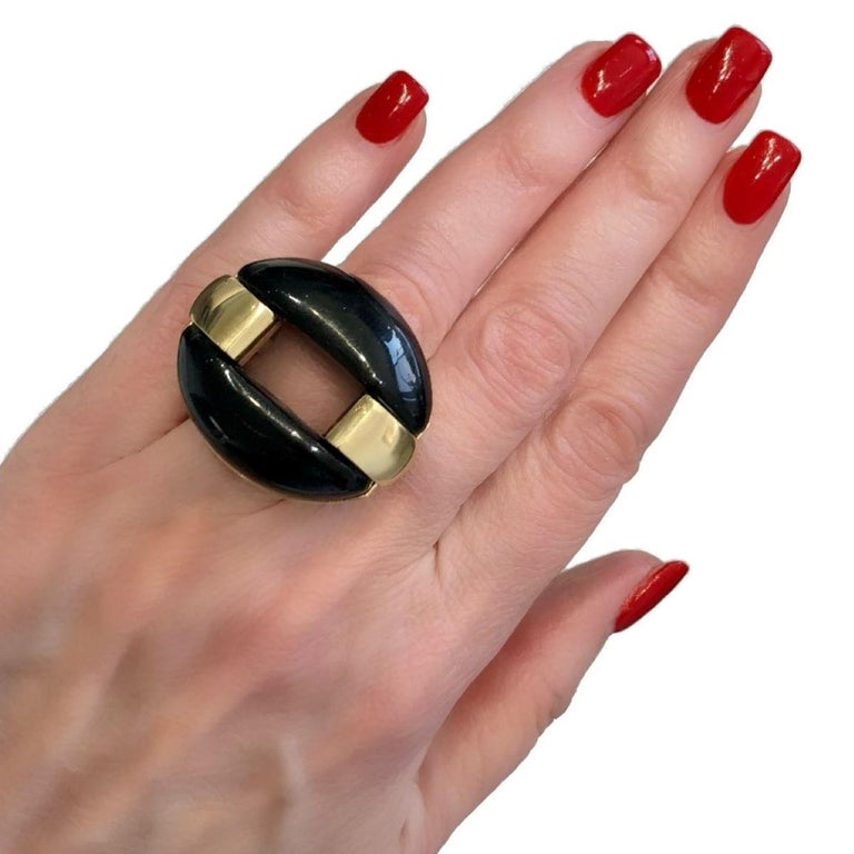 Striking Gold and Onyx Statement Ring For Sale at 1stDibs