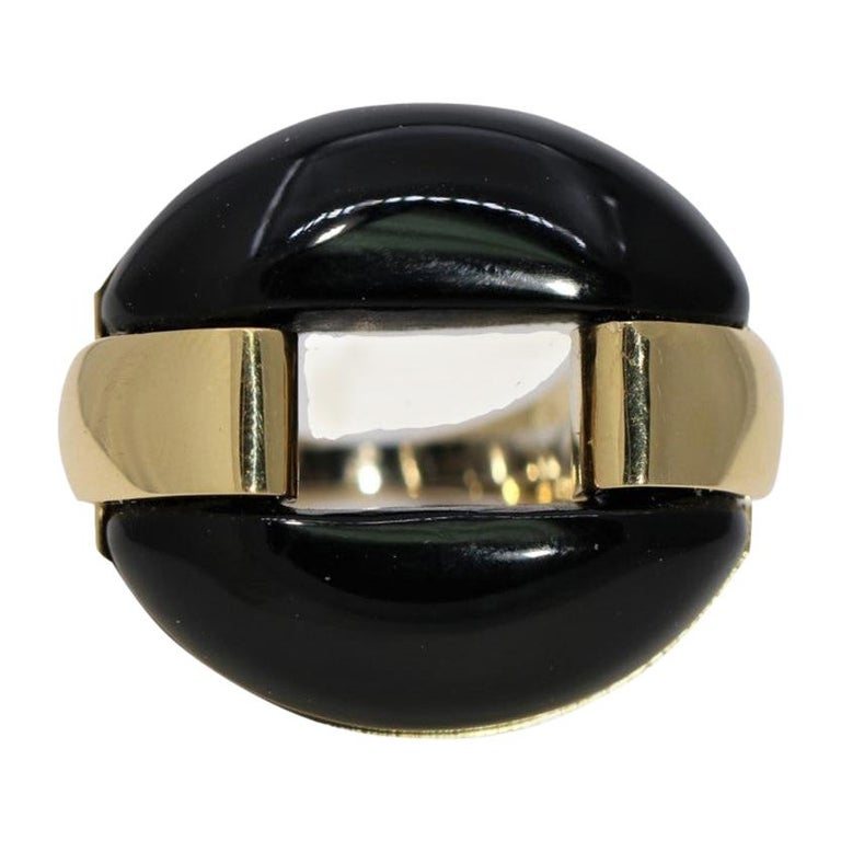 Striking Gold and Onyx Statement Ring For Sale at 1stDibs