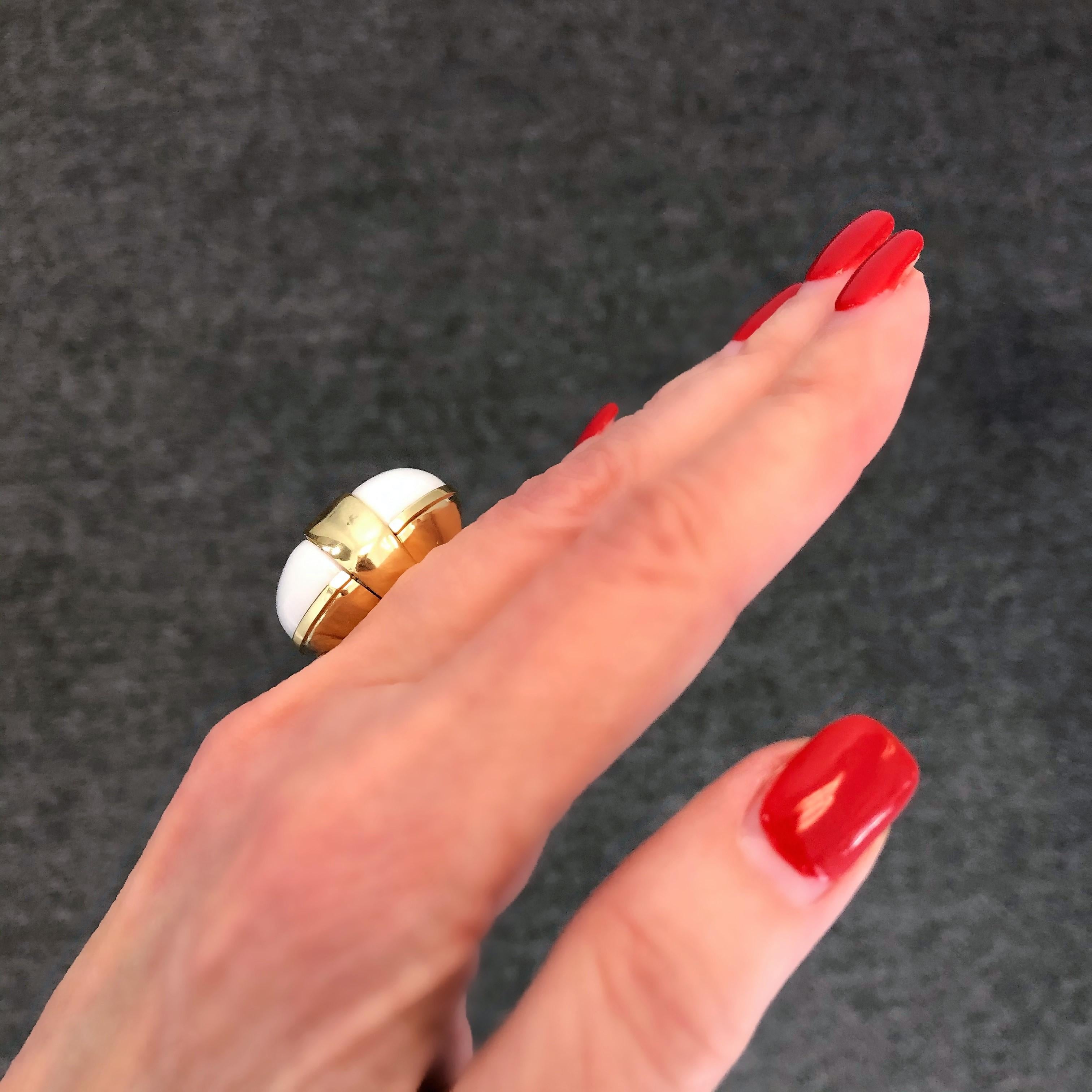 Striking Gold and White Agate Statement Ring For Sale 5