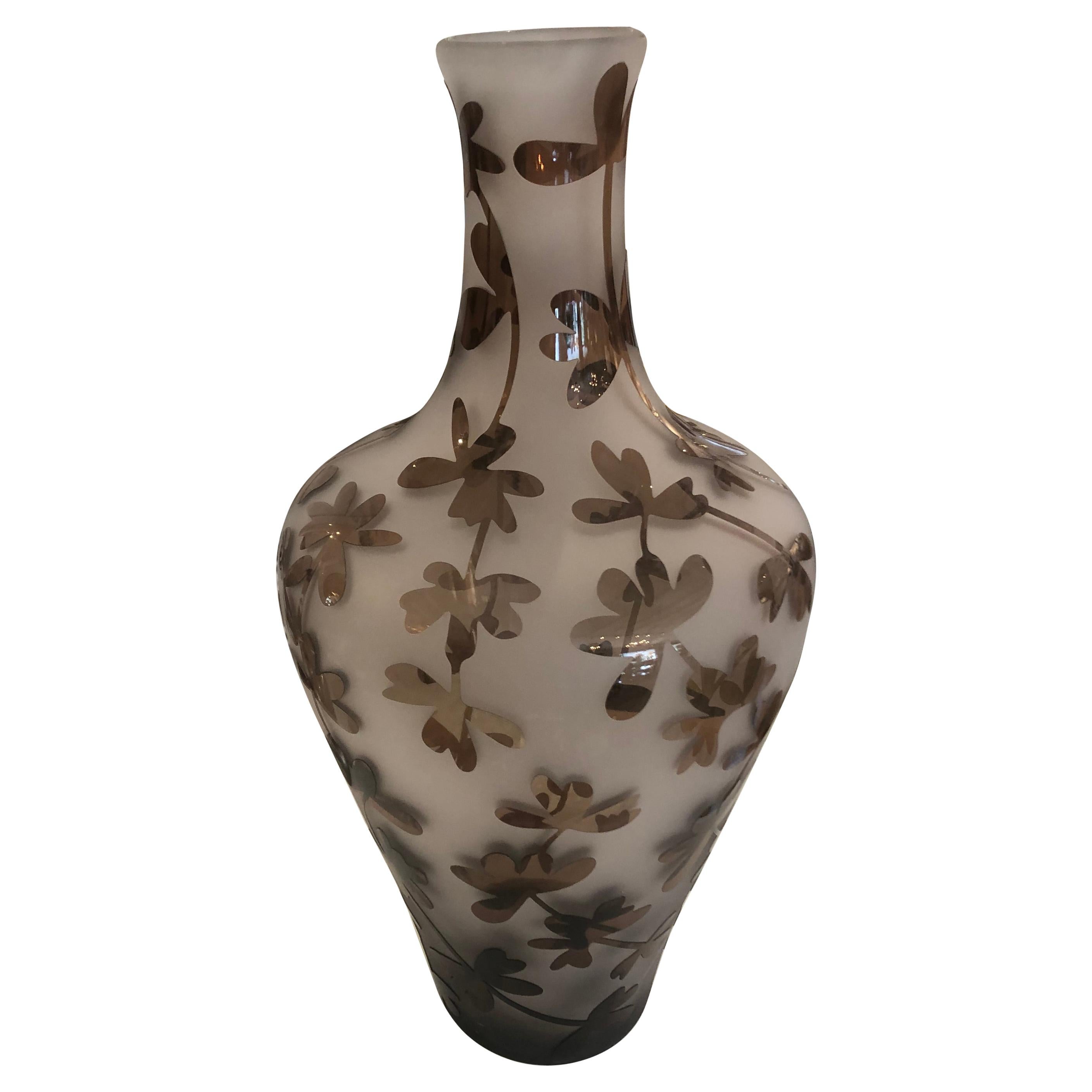 Grand vase d'art contemporain en verre avec motif floral, saisissant et graphique en vente