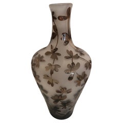 Grand vase d'art contemporain en verre avec motif floral, saisissant et graphique