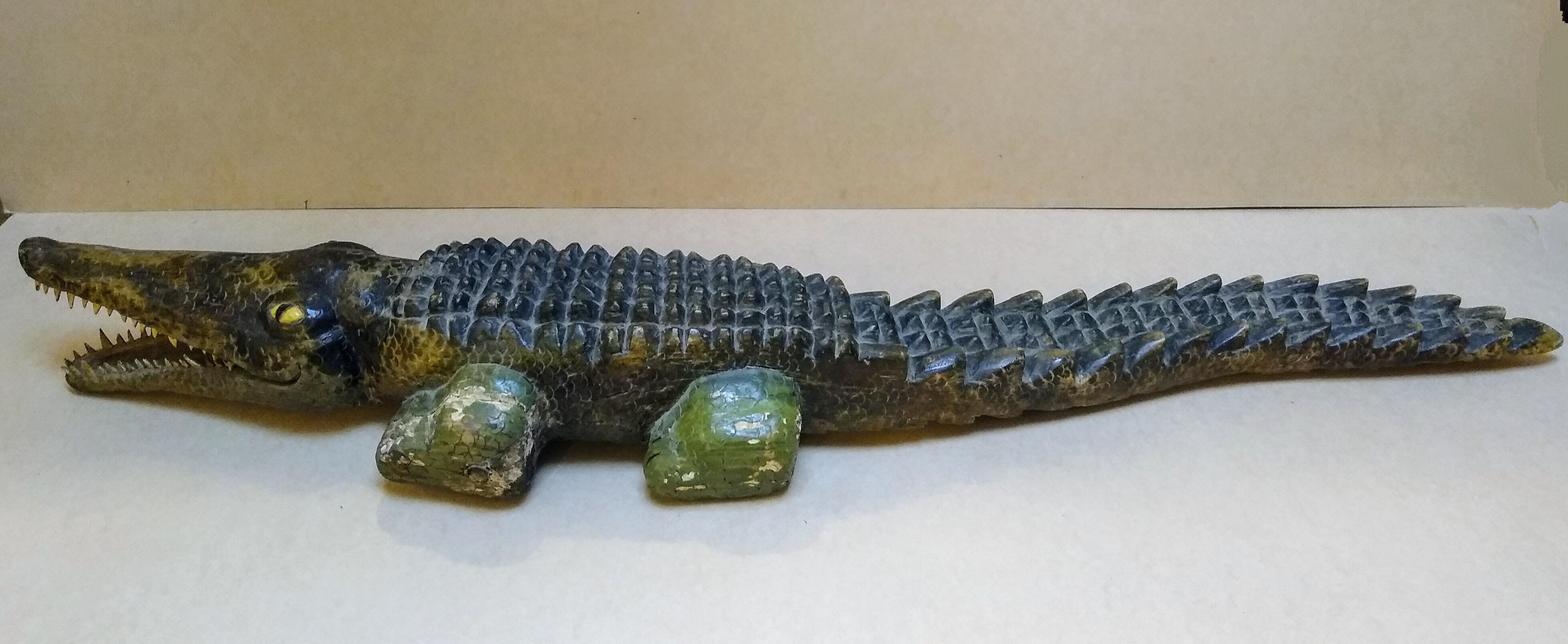 Striking sculpture of a crocodile hand-carved and etched in solid wood with great craftsmanship and detail, made in Mexico. An impressive yet whimsical depiction of a menacing open-mouthed beast. The specific author and provenance of the piece are