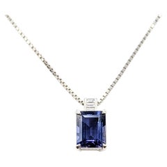 Auffällige Tropfenhalskette aus Platin mit Iolith und Diamant