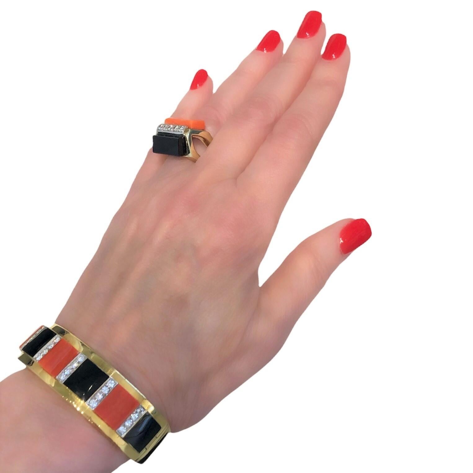 Magnifique bracelet italien en or jaune 18K, diamants, onyx et corail Vivid en vente 6