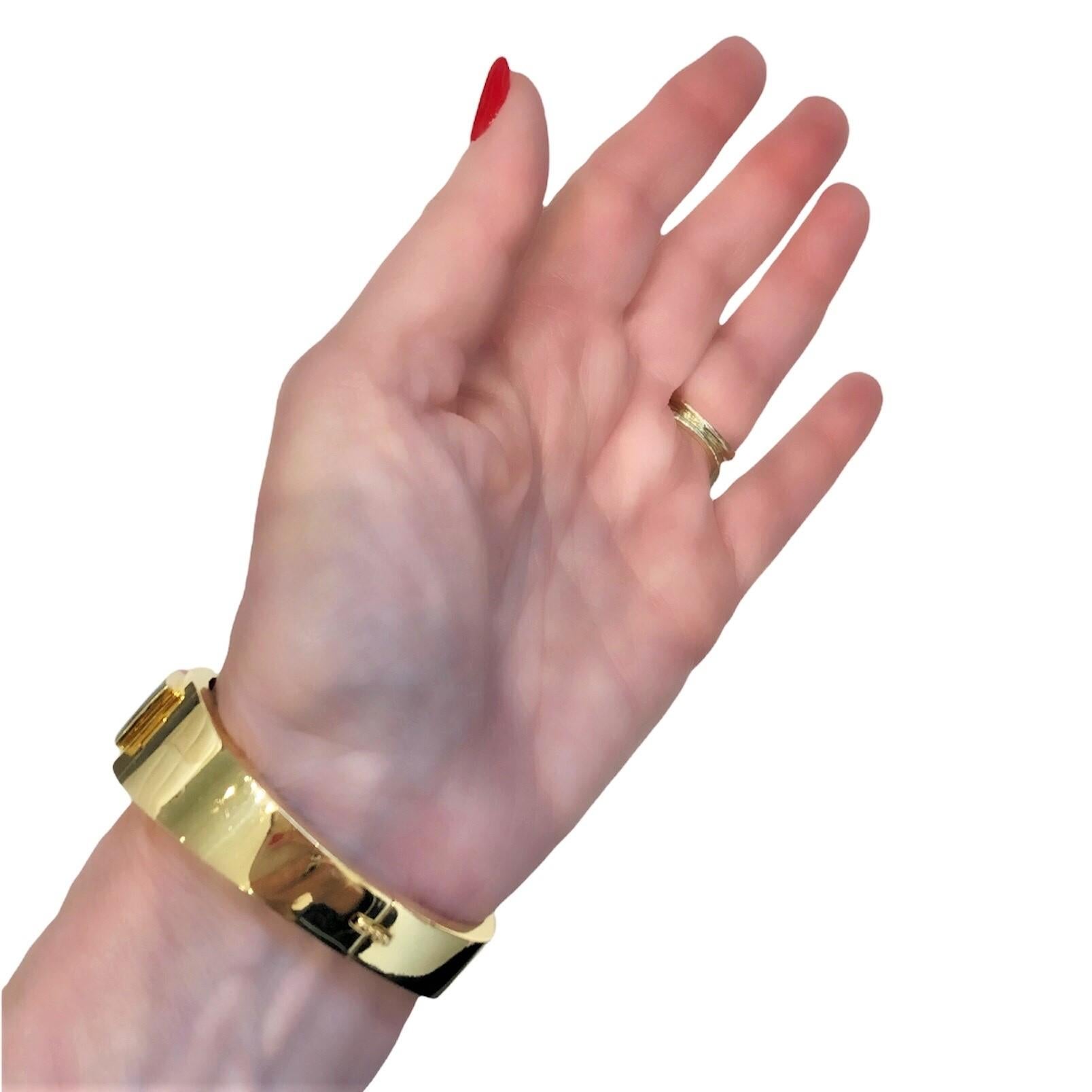Striking Italian 18K Yellow Gold, Diamond, Onyx and Vivid Coral Bangle Bracelet For Sale 9