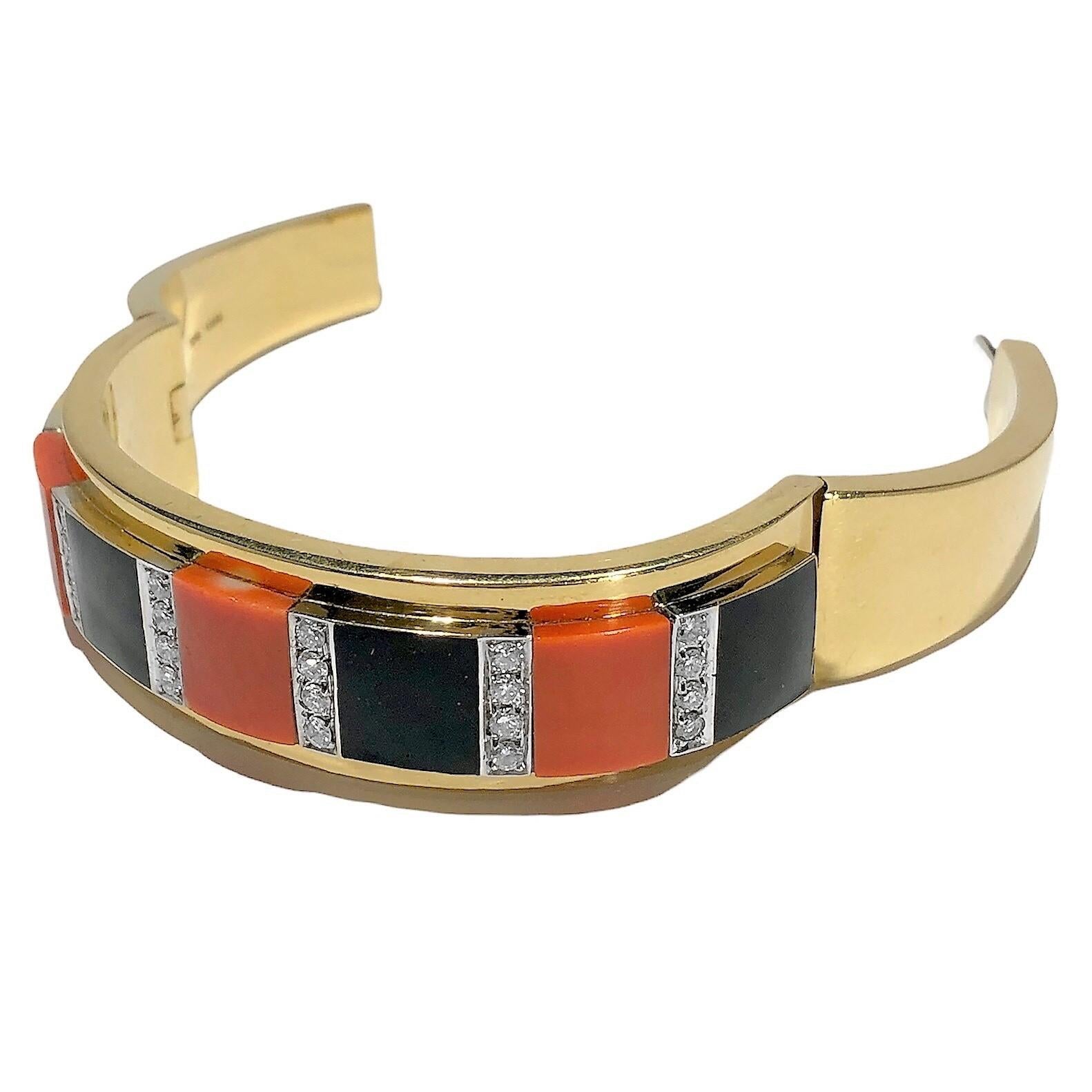 Auffälliges italienisches Armband aus 18 Karat Gelbgold, Diamanten, Onyx und Vivid Coral im Angebot 2