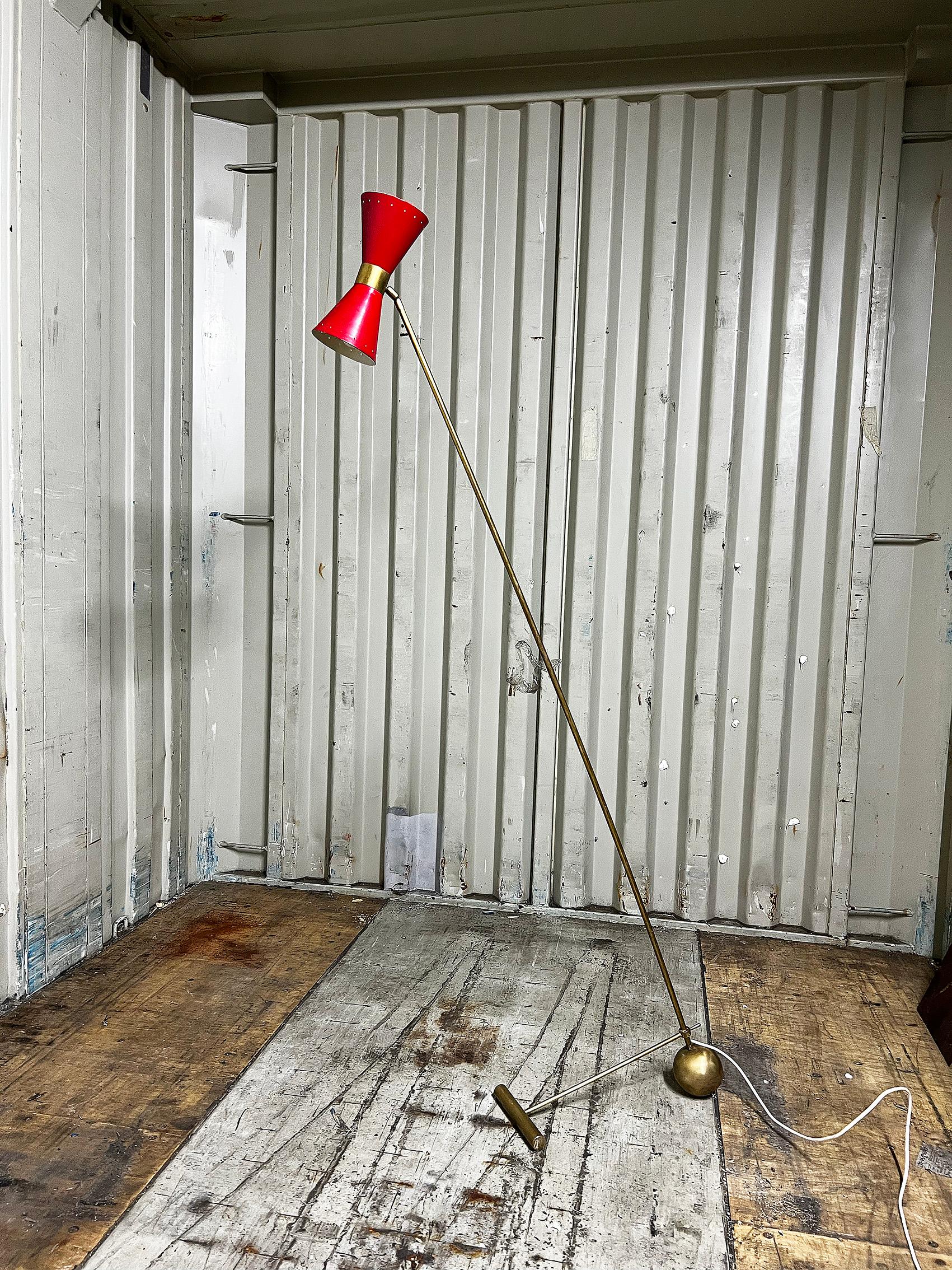 Italian counterweight floor lamp with a red lacquered shade, can be turned in all directions. This floor lamp has been designed with two weights adjuster at base that allows the leaning angle to be increased or decreased. The lamp has 2 sockets, 1