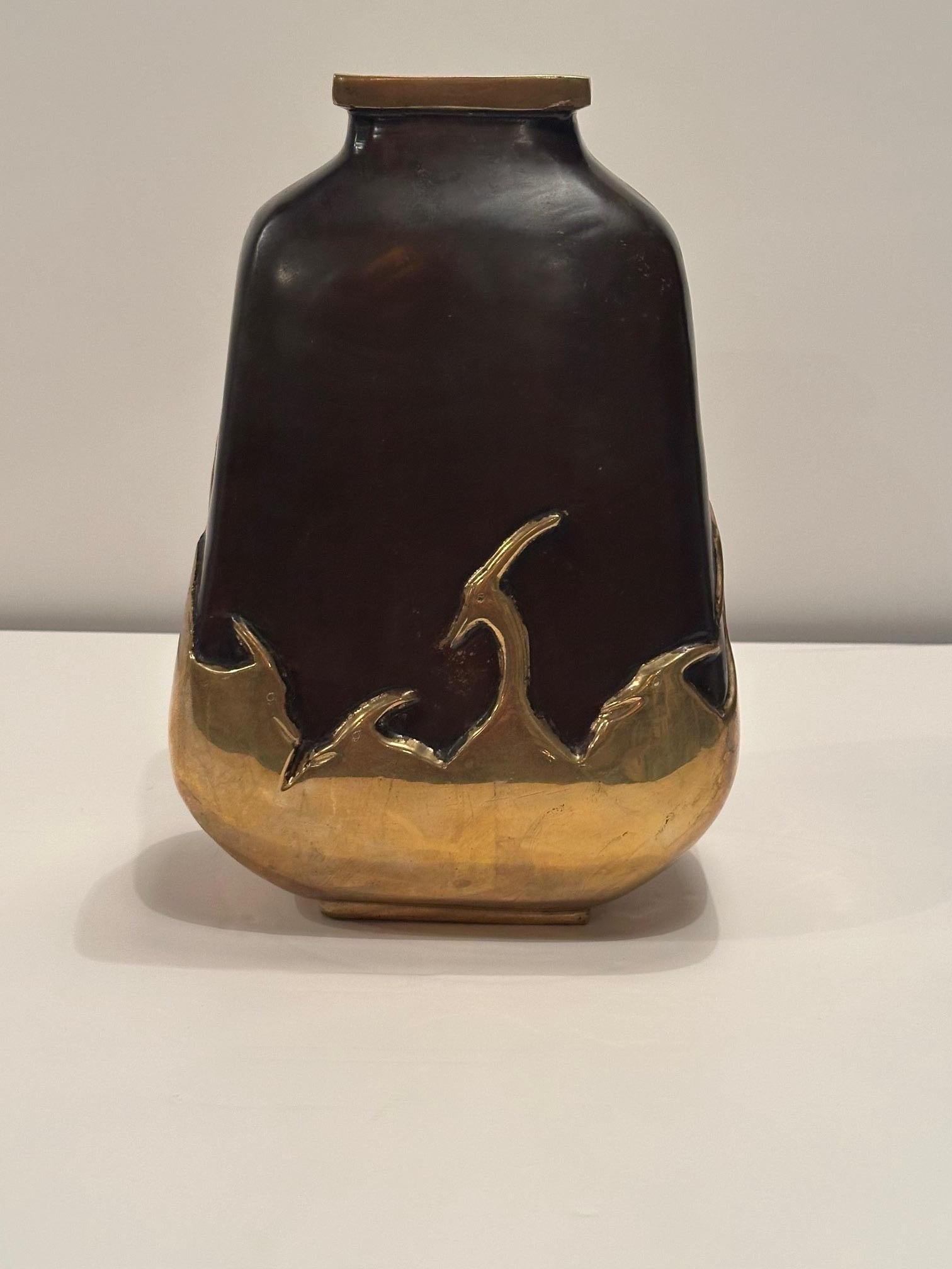 Llamativo Jarrón Japonés de Bronce y Latón Pulido Hecho a Mano en venta 3