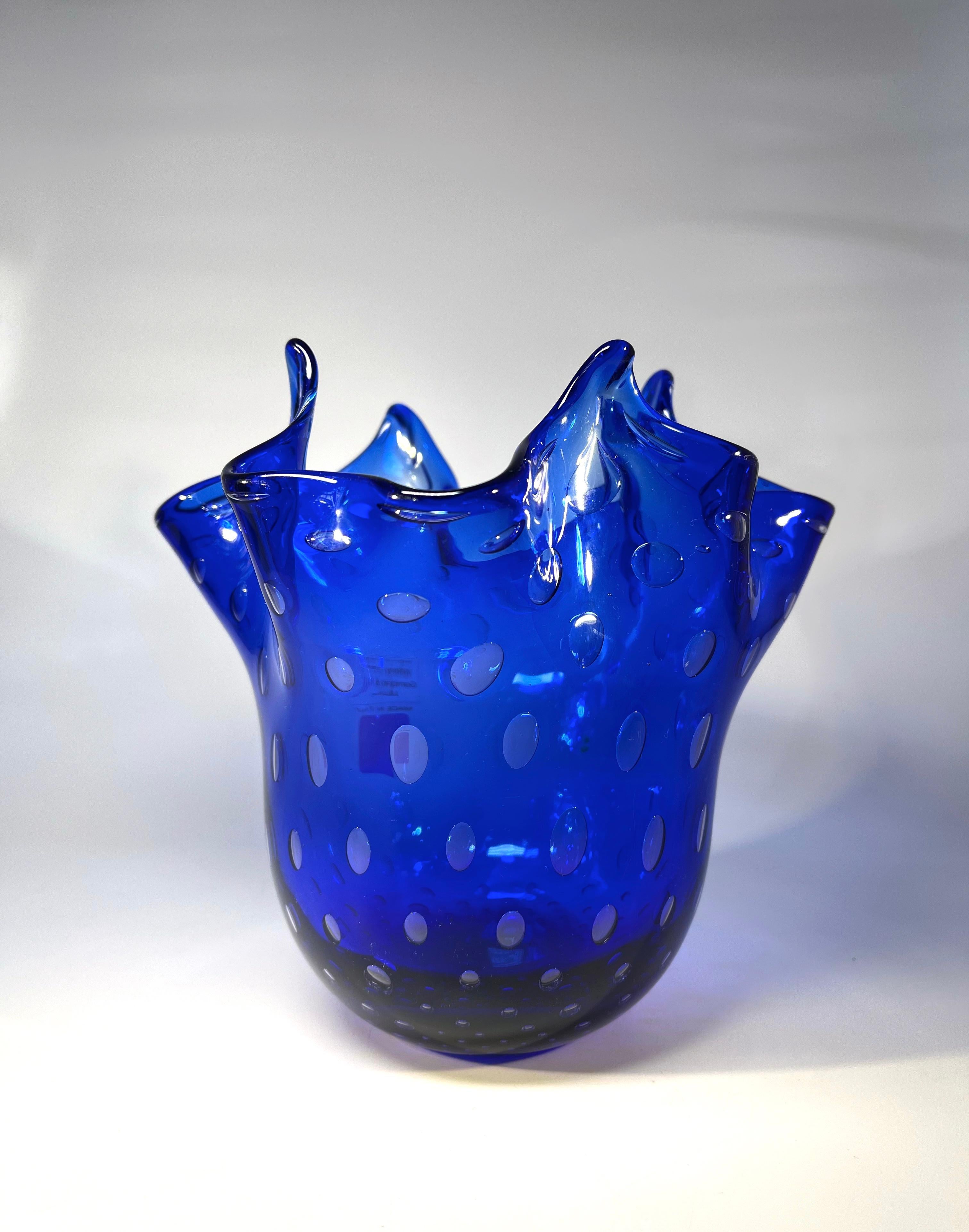 Auffallend Lapislazuli Blau, Gambaro & Poggi Murano Glas Taschentuch Vase  (Moderne der Mitte des Jahrhunderts) im Angebot