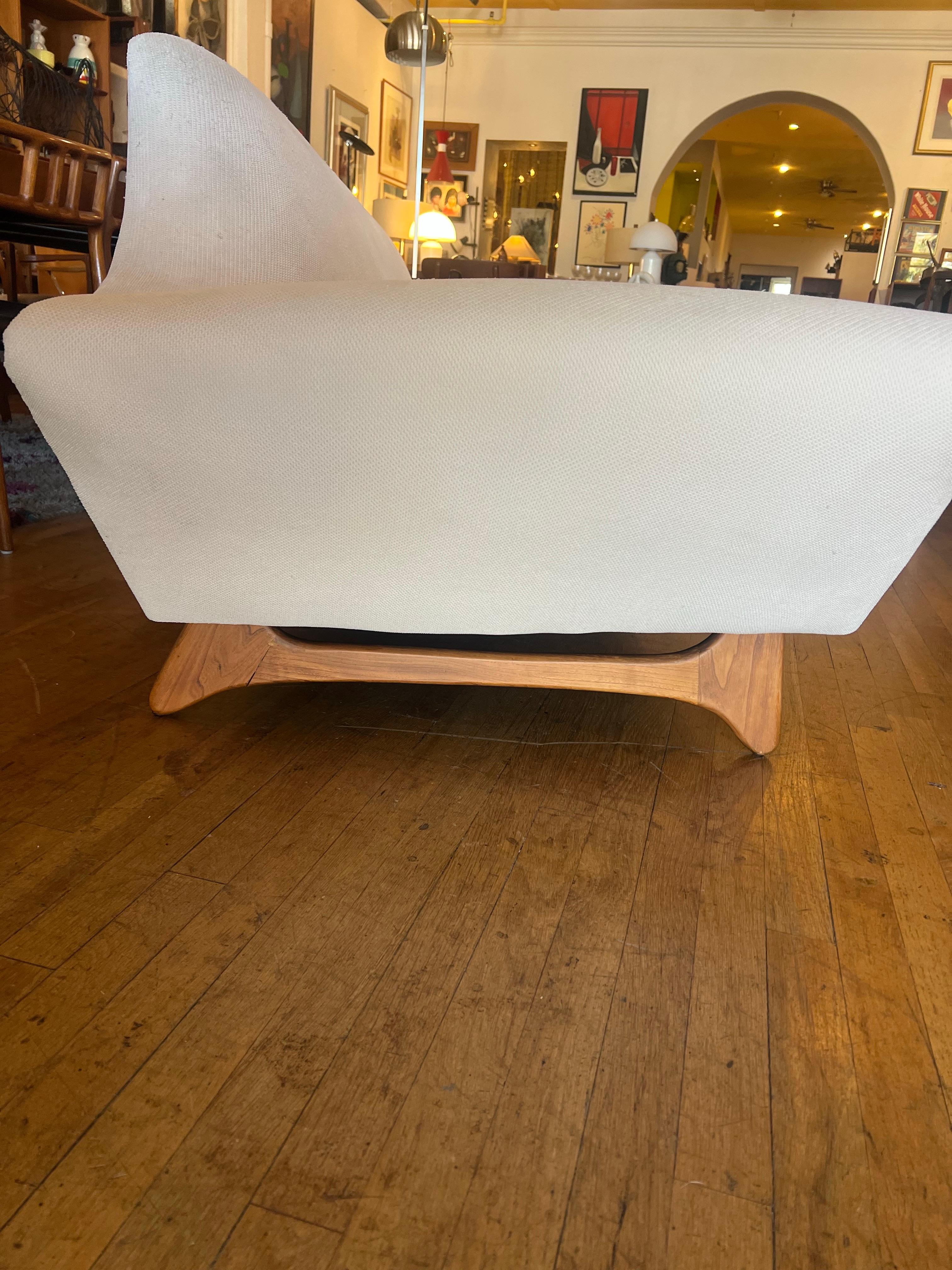 Llamativos Sofás Grandes Adrian Pearsall 2 Disponibles American Mid Century Estadounidense en venta
