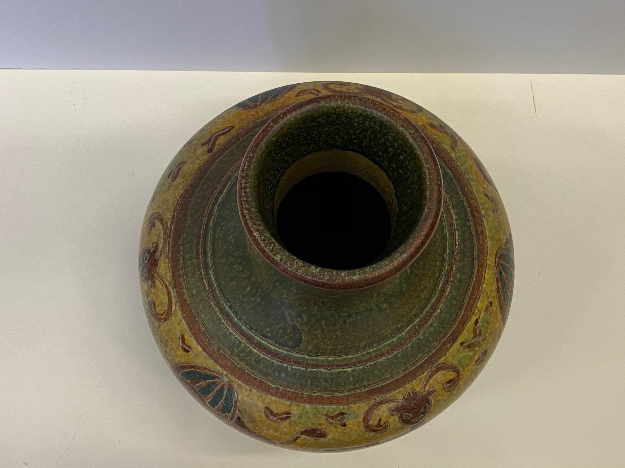 Striking Large Beautifully Incised Italian Pottery Vase For Sale 1