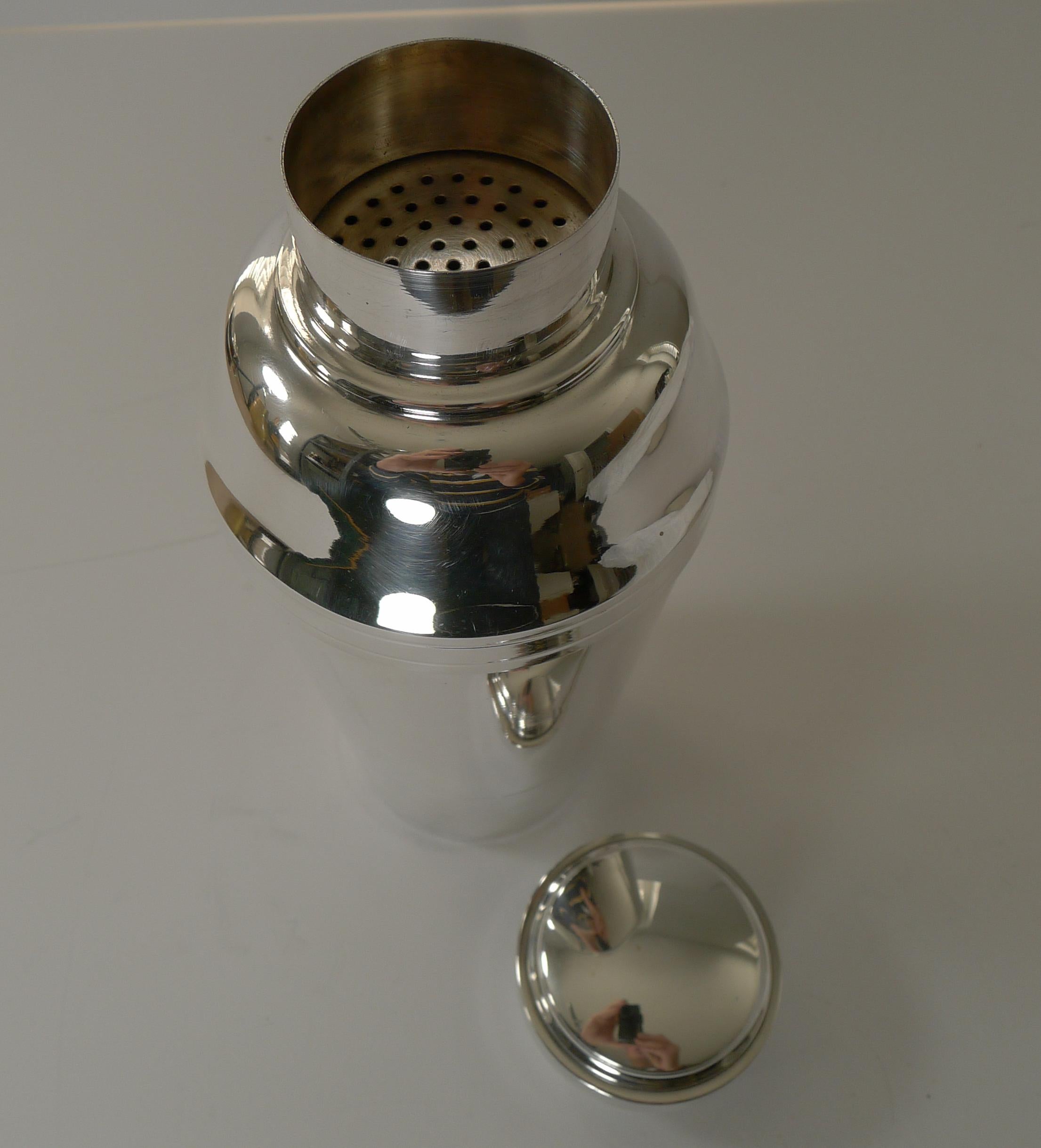 Striking Large French Art Deco Silver Plated Cocktail Shaker c.1930 In Good Condition In Bath, GB