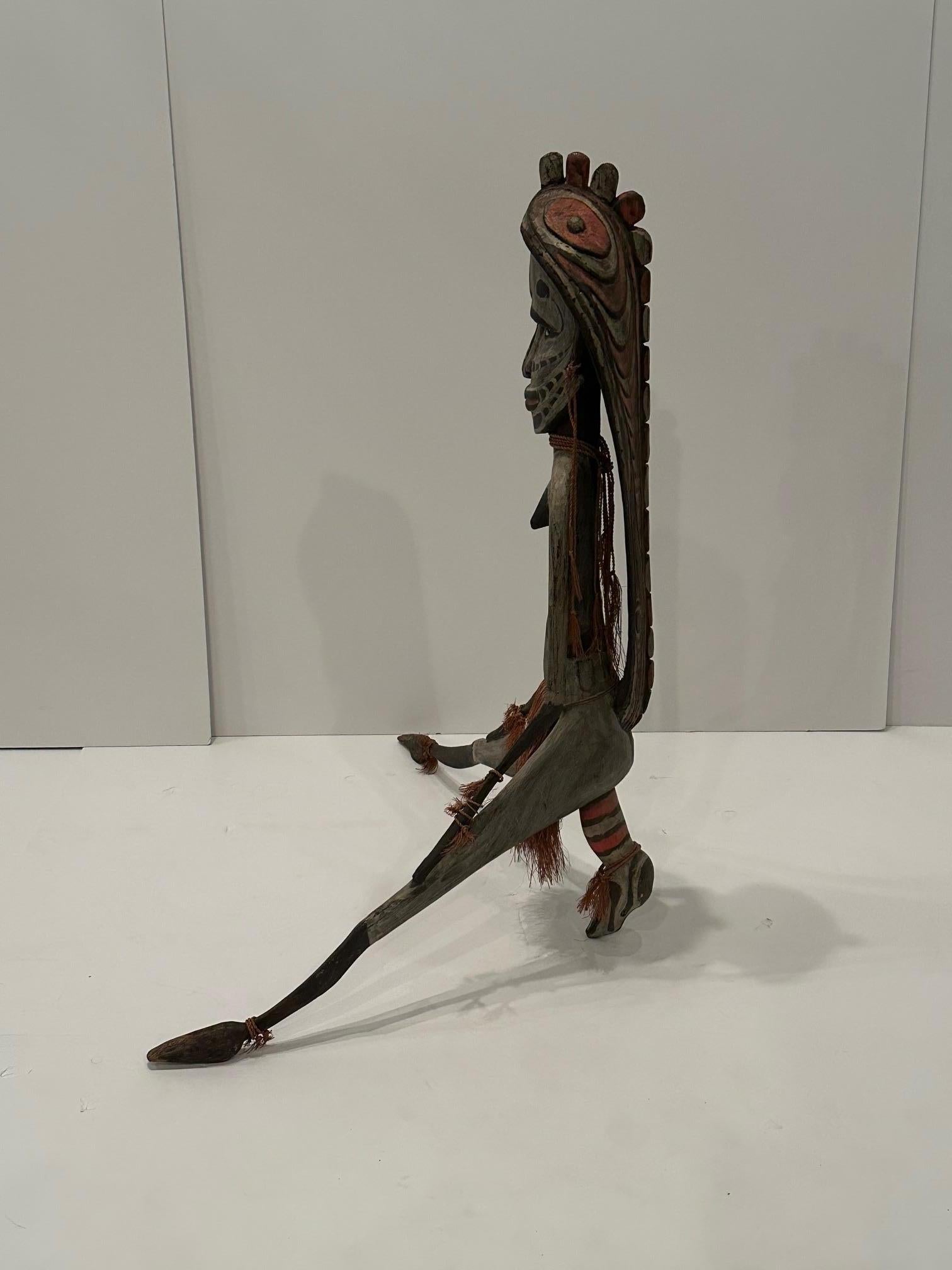 Tessuto Scultura cerimoniale femminile oceanica di grandi dimensioni in vendita