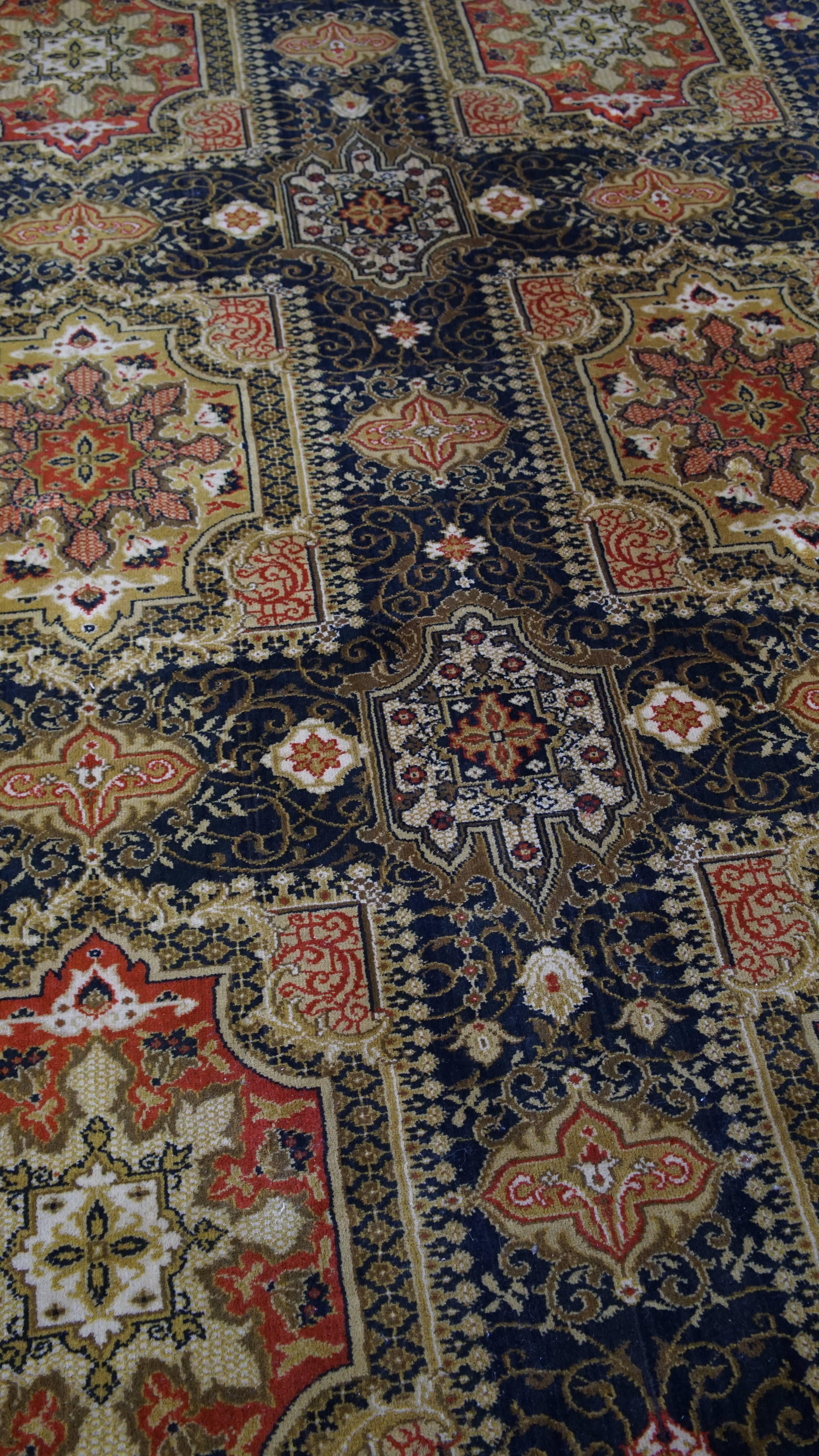 Tappeto/tapestry di grandi dimensioni con tonalità prevalentemente gialle 305x200cm In condizioni buone in vendita a Harderwijk, NL