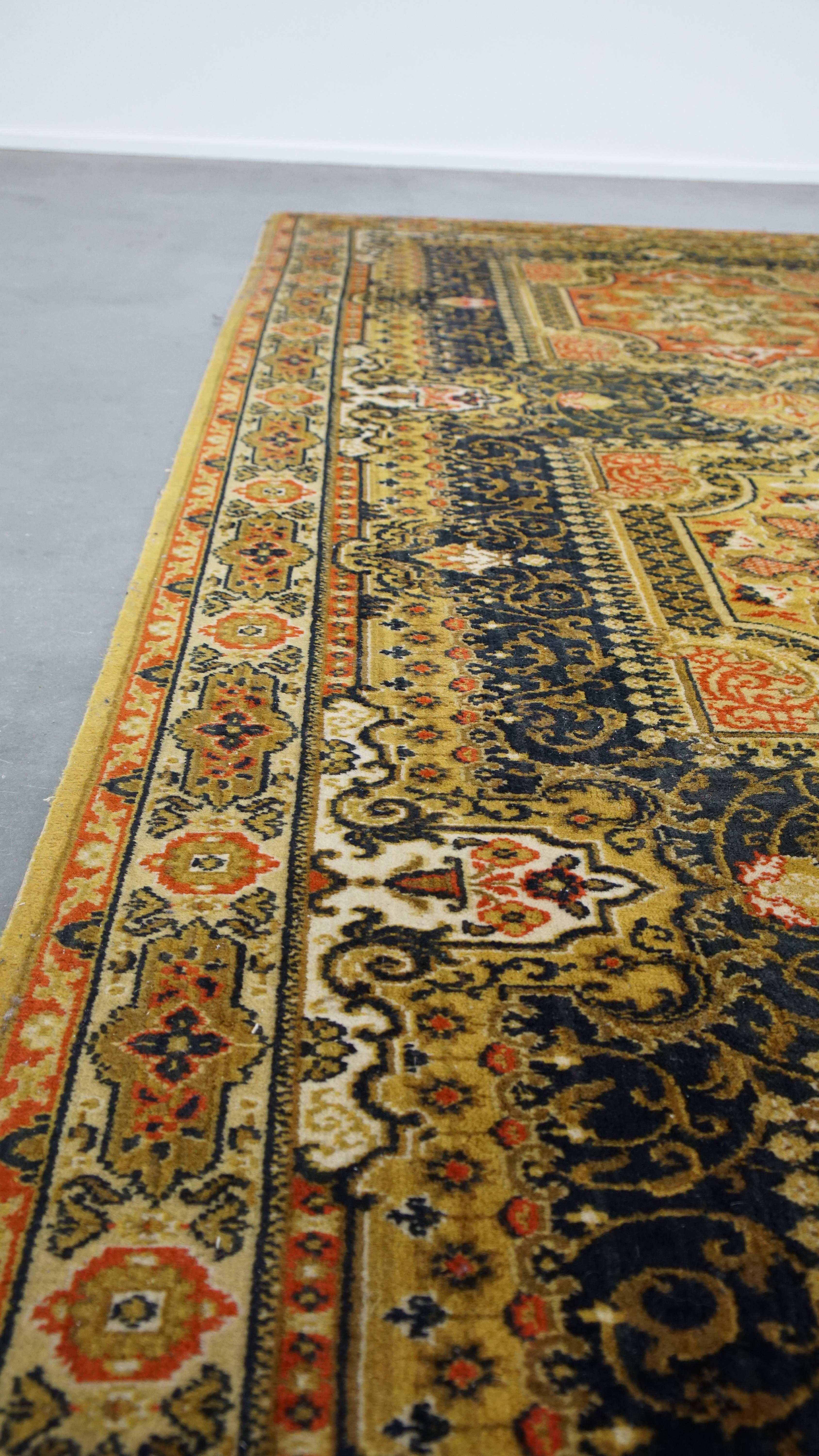 Tappeto/tapestry di grandi dimensioni con tonalità prevalentemente gialle 305x200cm in vendita 1
