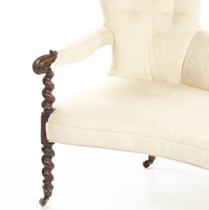 Striking Late 1800s Carved Mahogany Barley Twist Settee In Good Condition In Chicago, IL