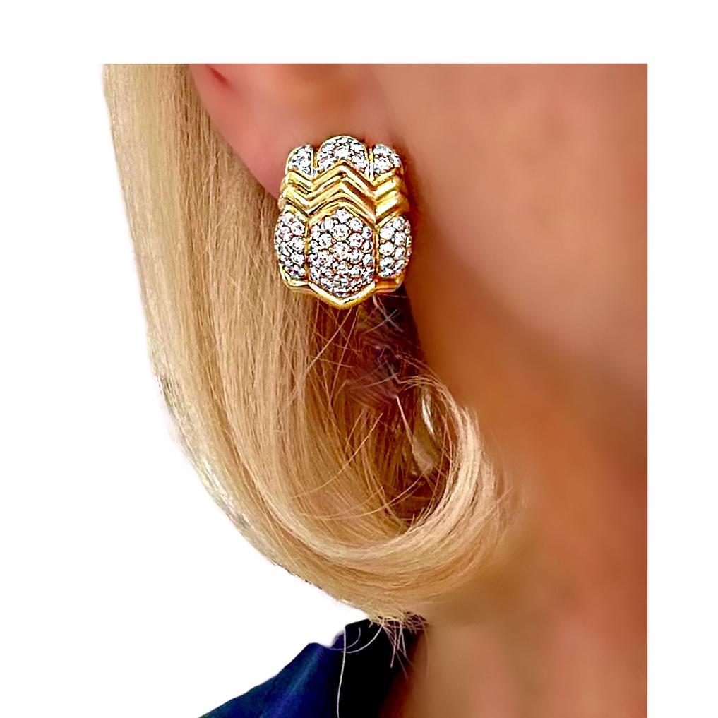 Llamativos pendientes de oro amarillo de 18 quilates y diamantes de finales del siglo XX. en venta 3