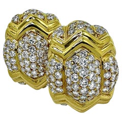 Llamativos pendientes de oro amarillo de 18 quilates y diamantes de finales del siglo XX.