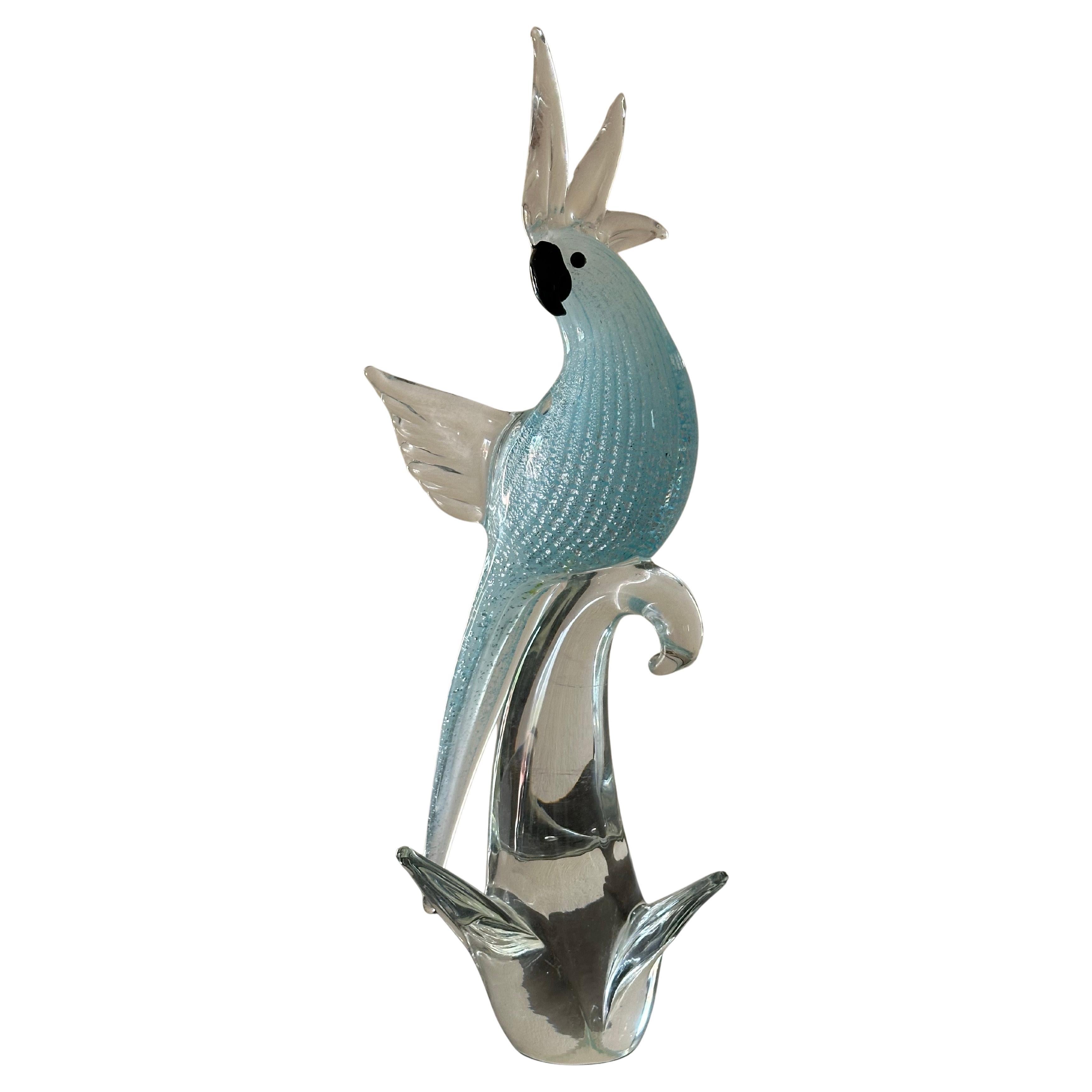 XX secolo Scultura in vetro artistico di Murano con uccello e cacatua a macchie blu chiaro in vendita