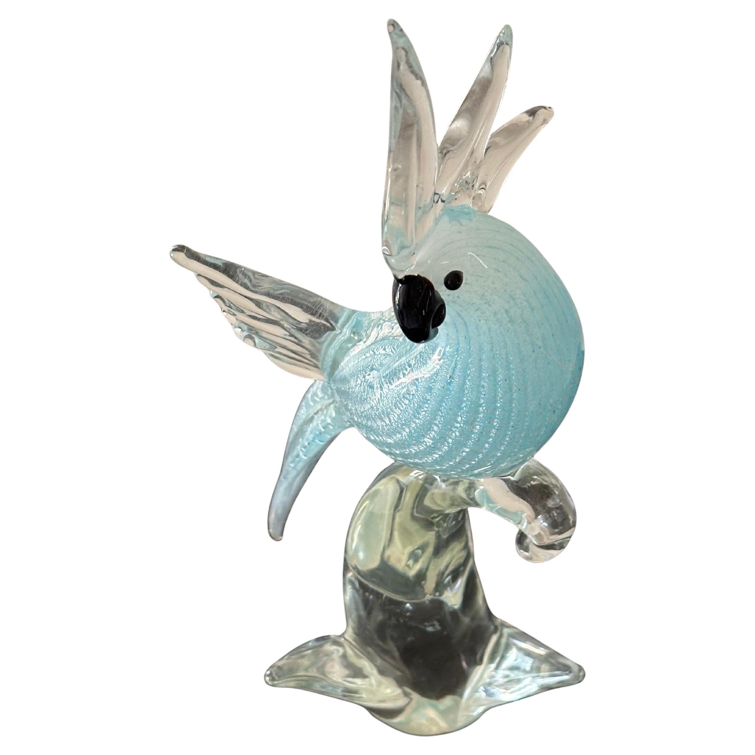 Vetro artistico Scultura in vetro artistico di Murano con uccello e cacatua a macchie blu chiaro in vendita