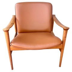 Llamativo sillón Lounge Club de Fredrik Kayser Nuevo en nogal Modelo 711