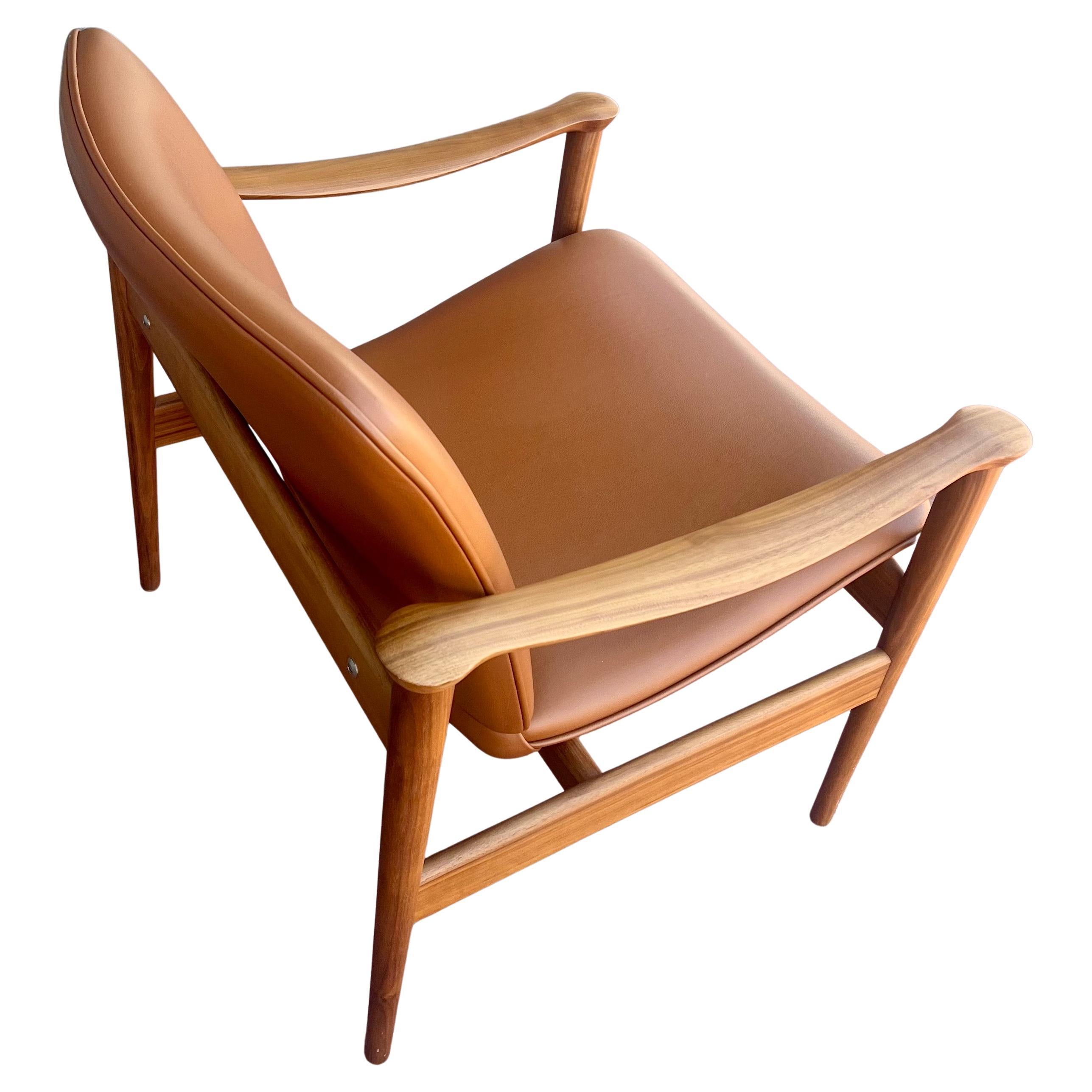 Leather Striking Lounge Club Chair by Fredrik Kayser New in Walnut Model 711